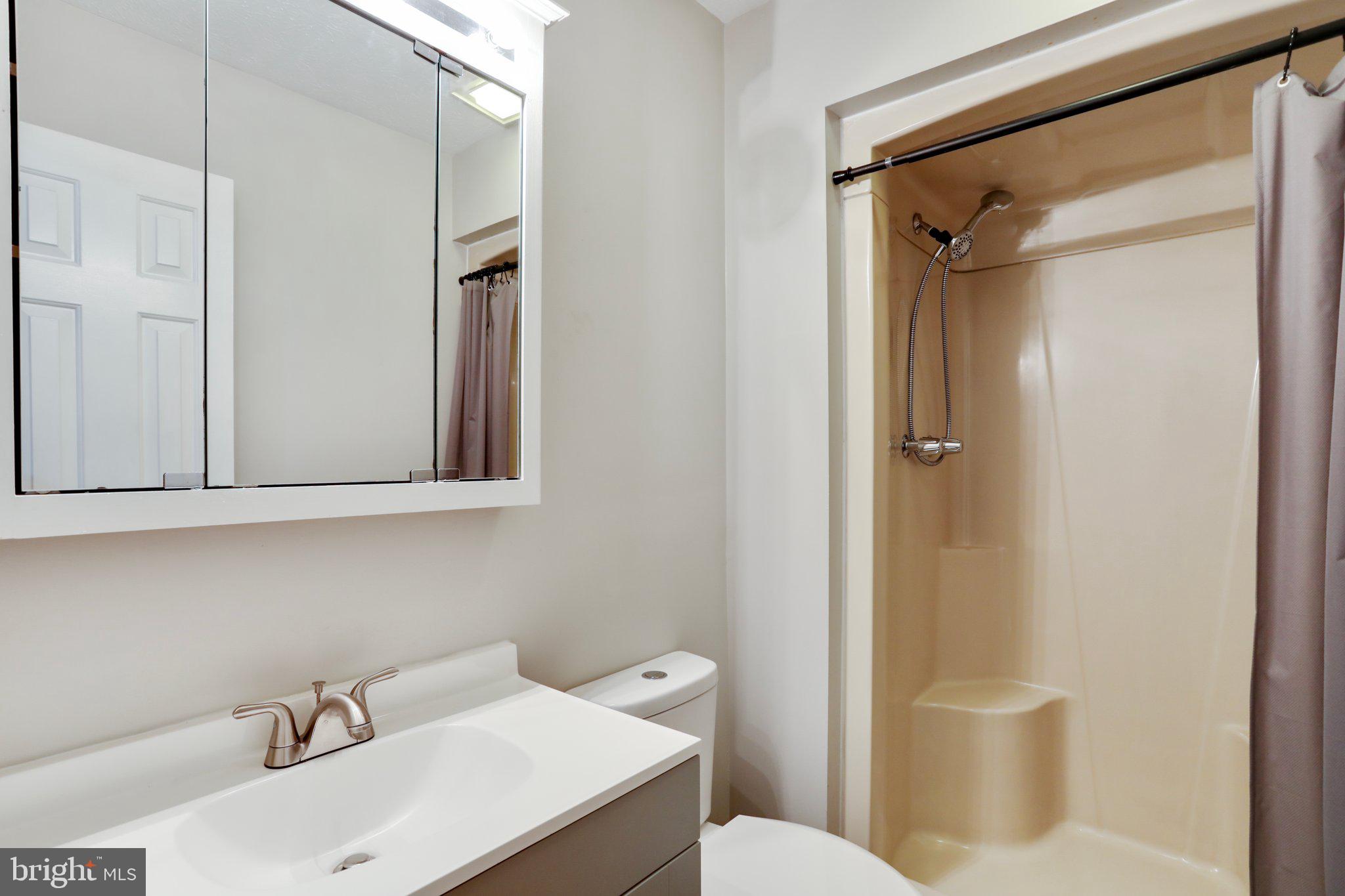 CREEKSIDE - Residential Lease