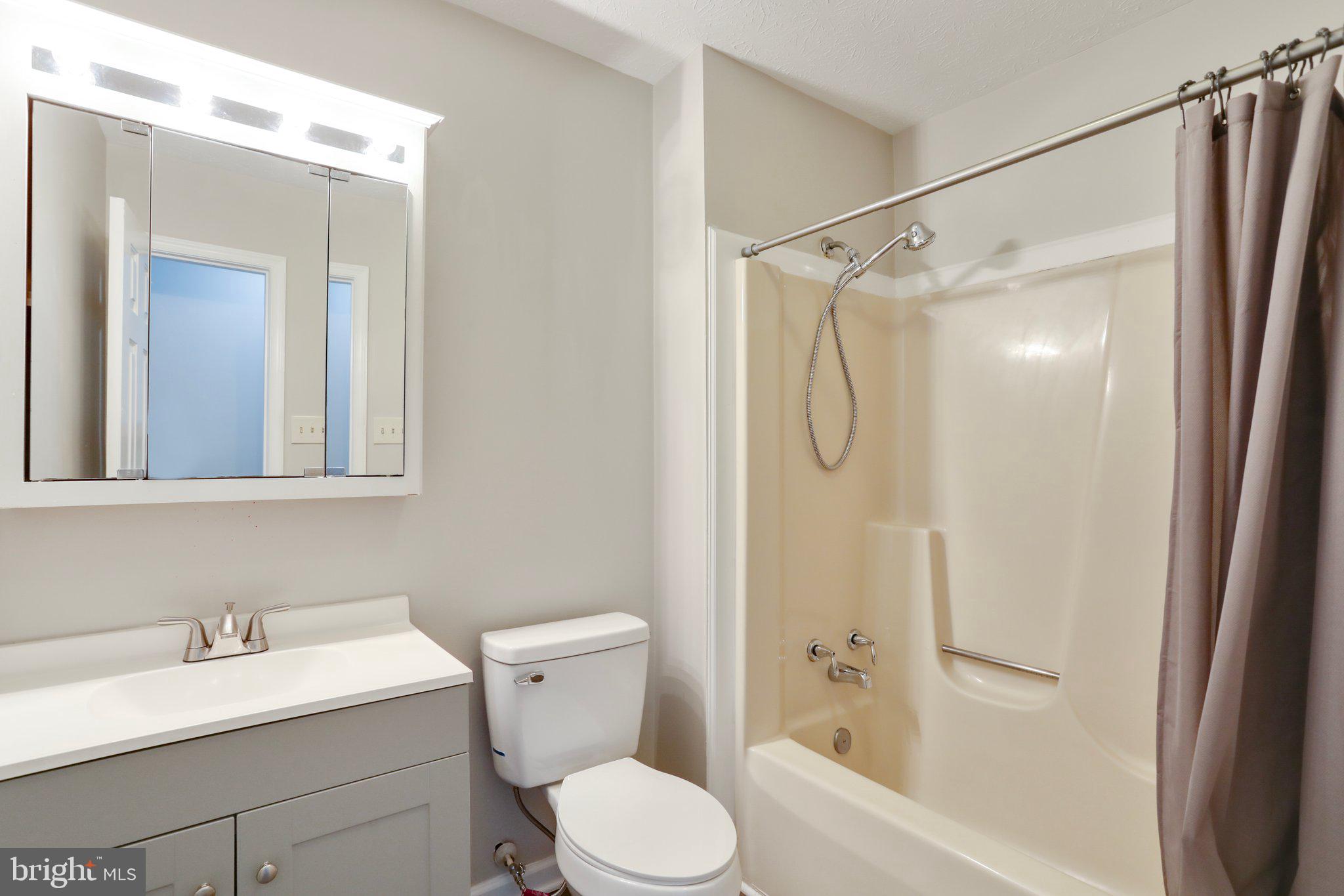 CREEKSIDE - Residential Lease