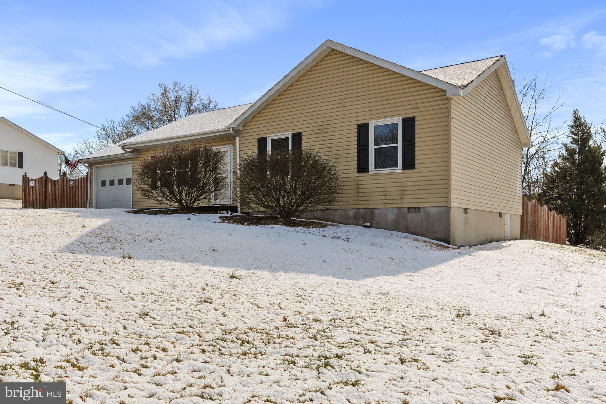 CREEKSIDE - Residential Lease