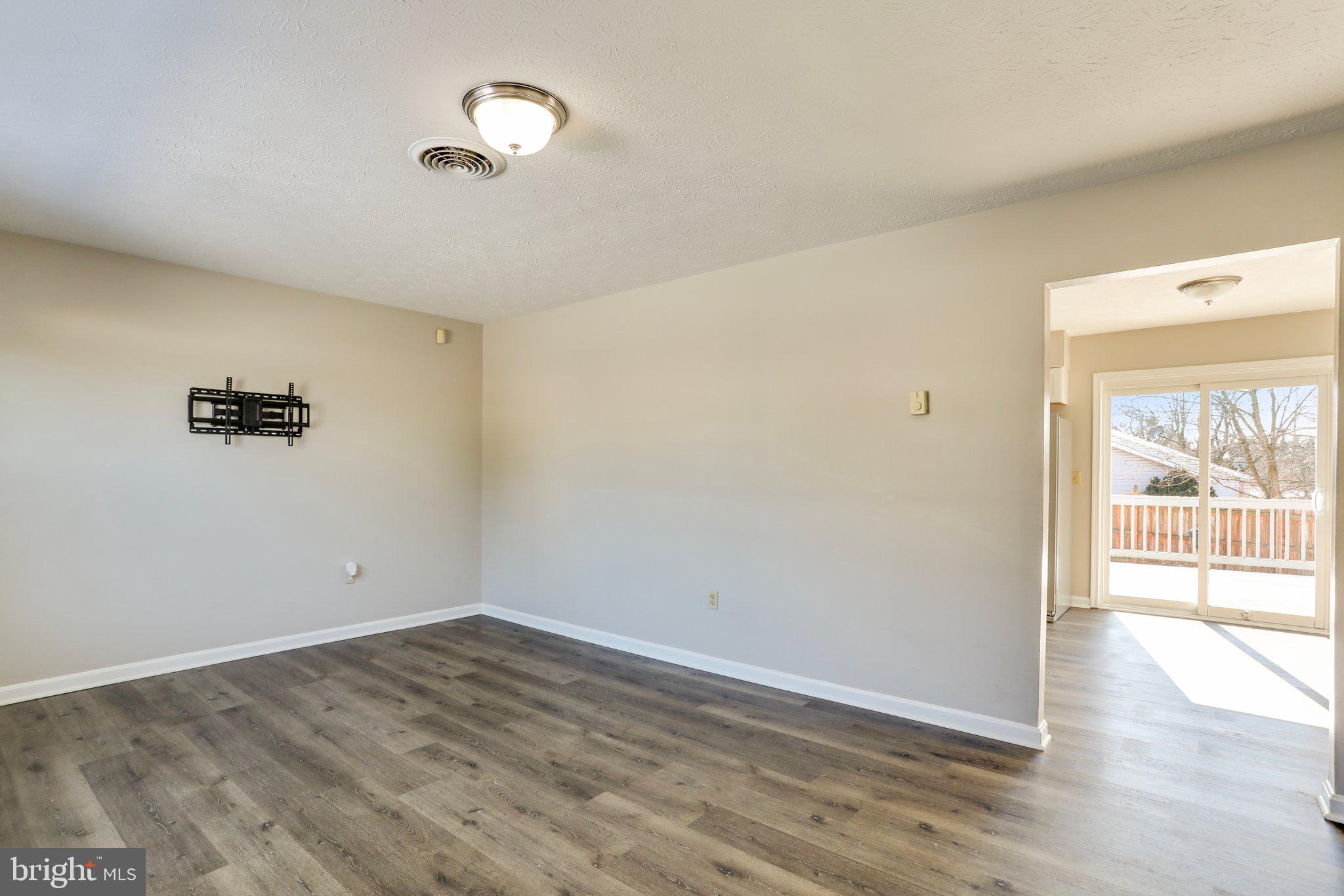 CREEKSIDE - Residential Lease