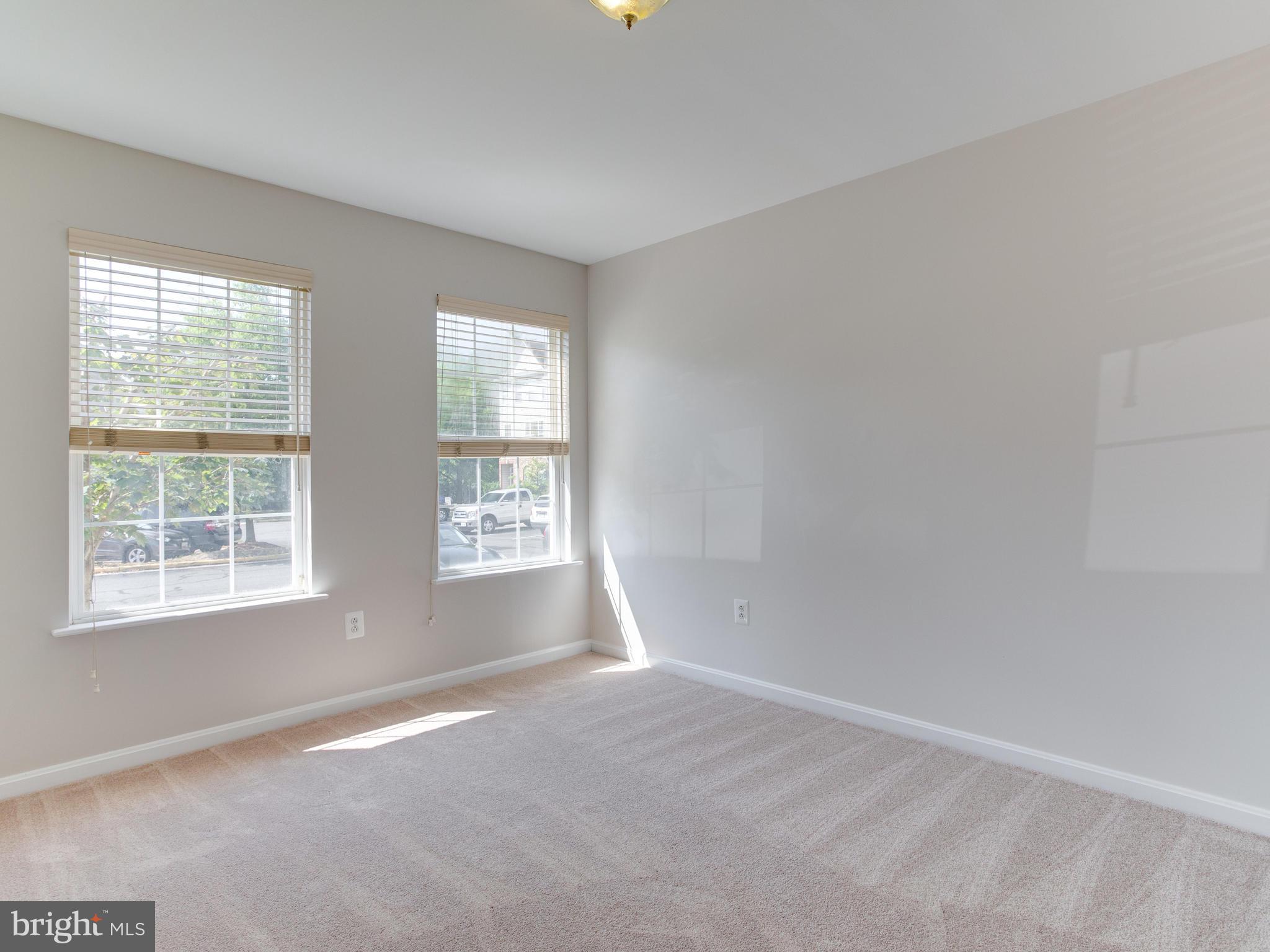 ISLAND CREEK - Residential Lease