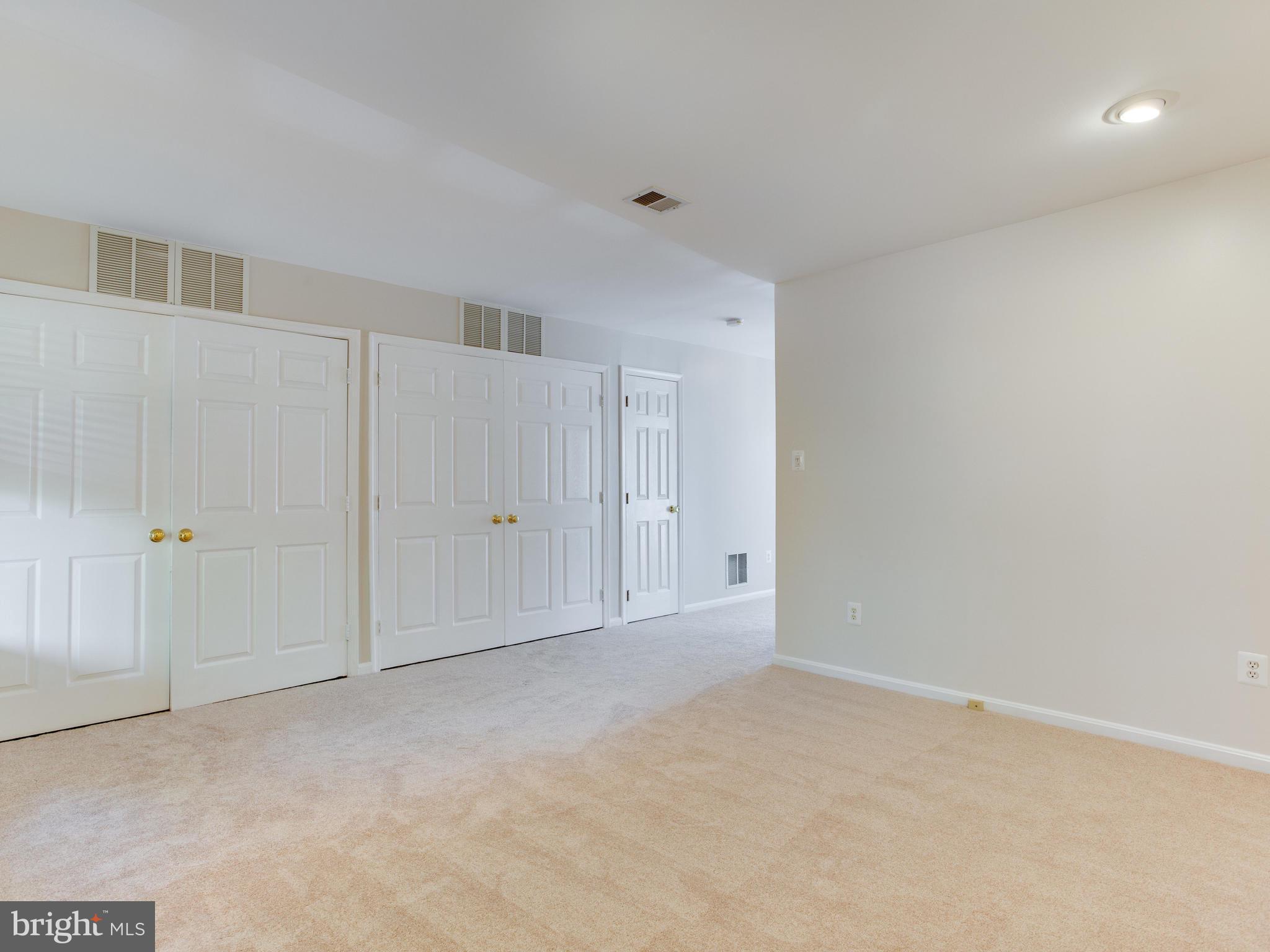 ISLAND CREEK - Residential Lease