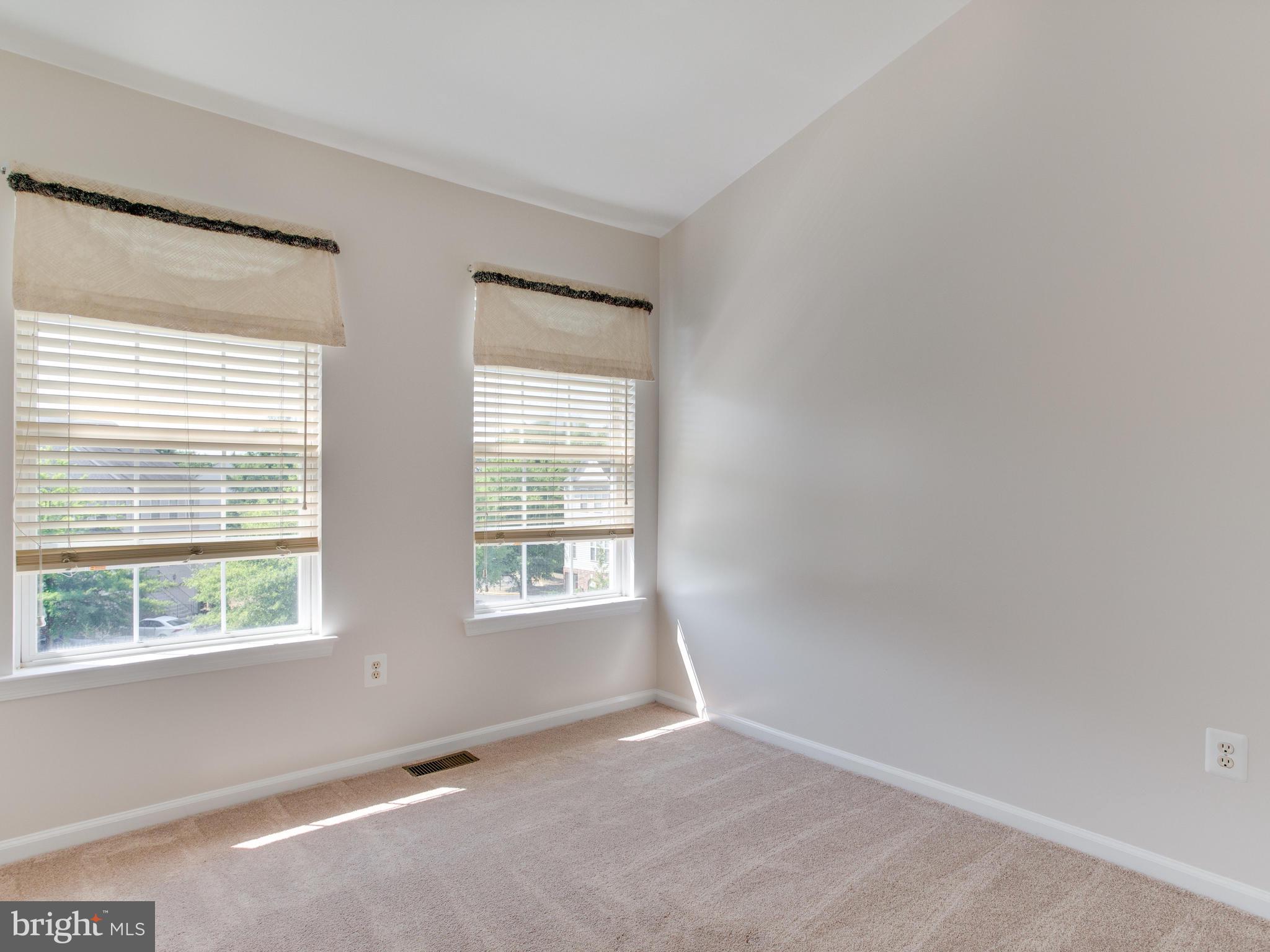 ISLAND CREEK - Residential Lease