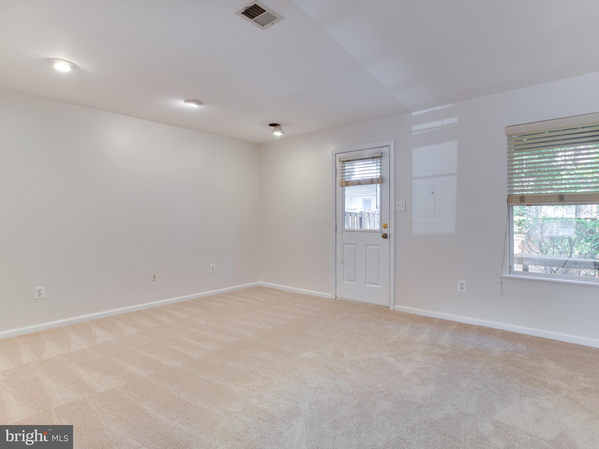 ISLAND CREEK - Residential Lease