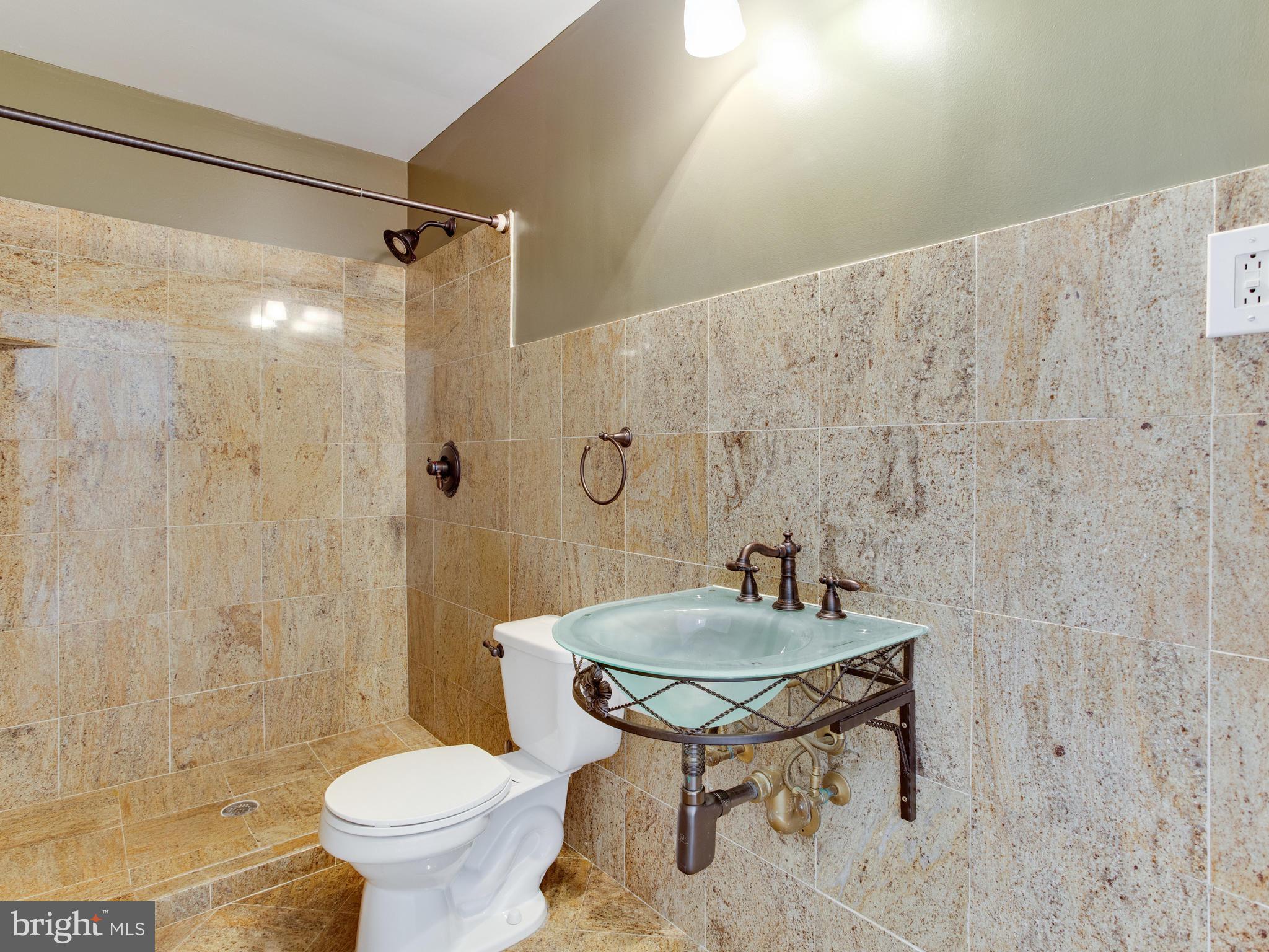 ISLAND CREEK - Residential Lease