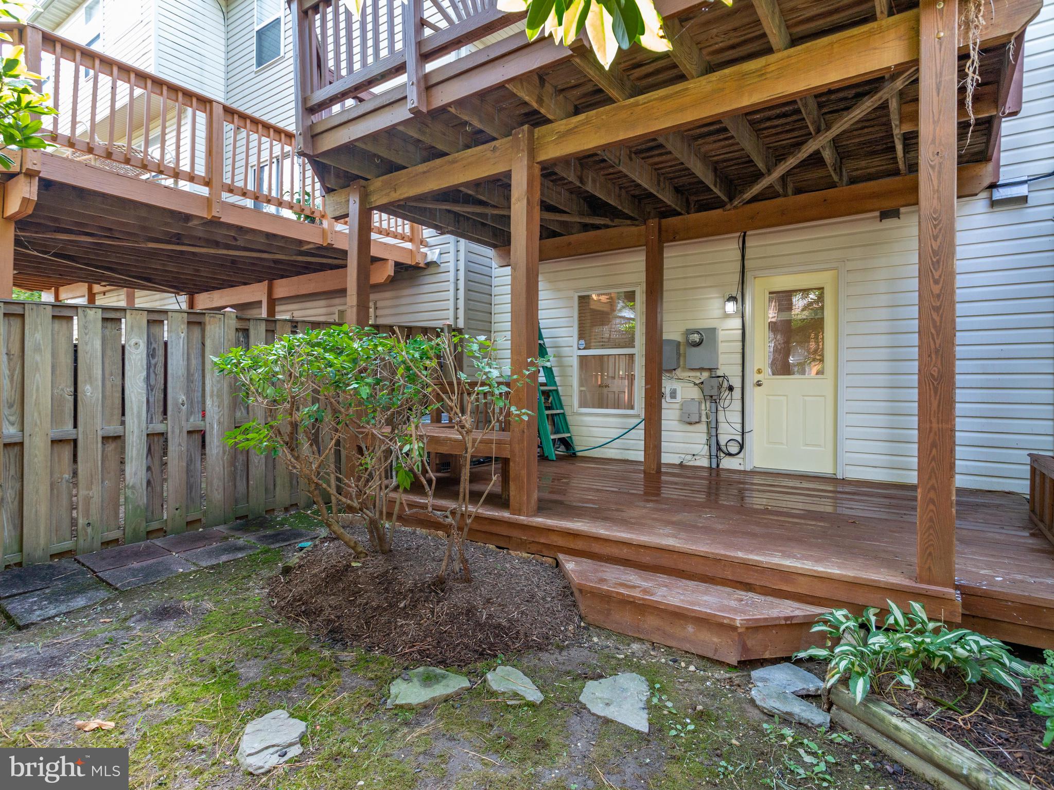 ISLAND CREEK - Residential Lease