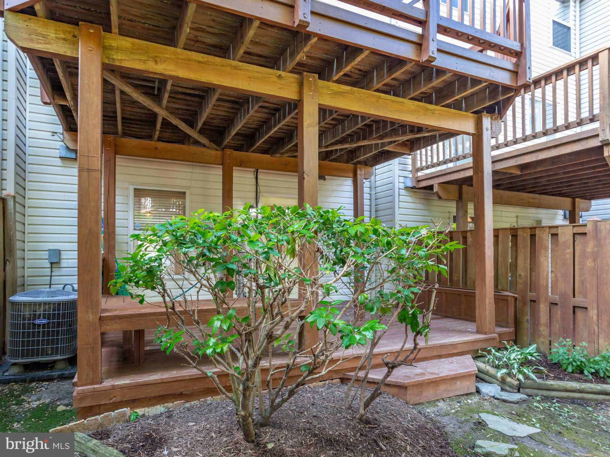 ISLAND CREEK - Residential Lease