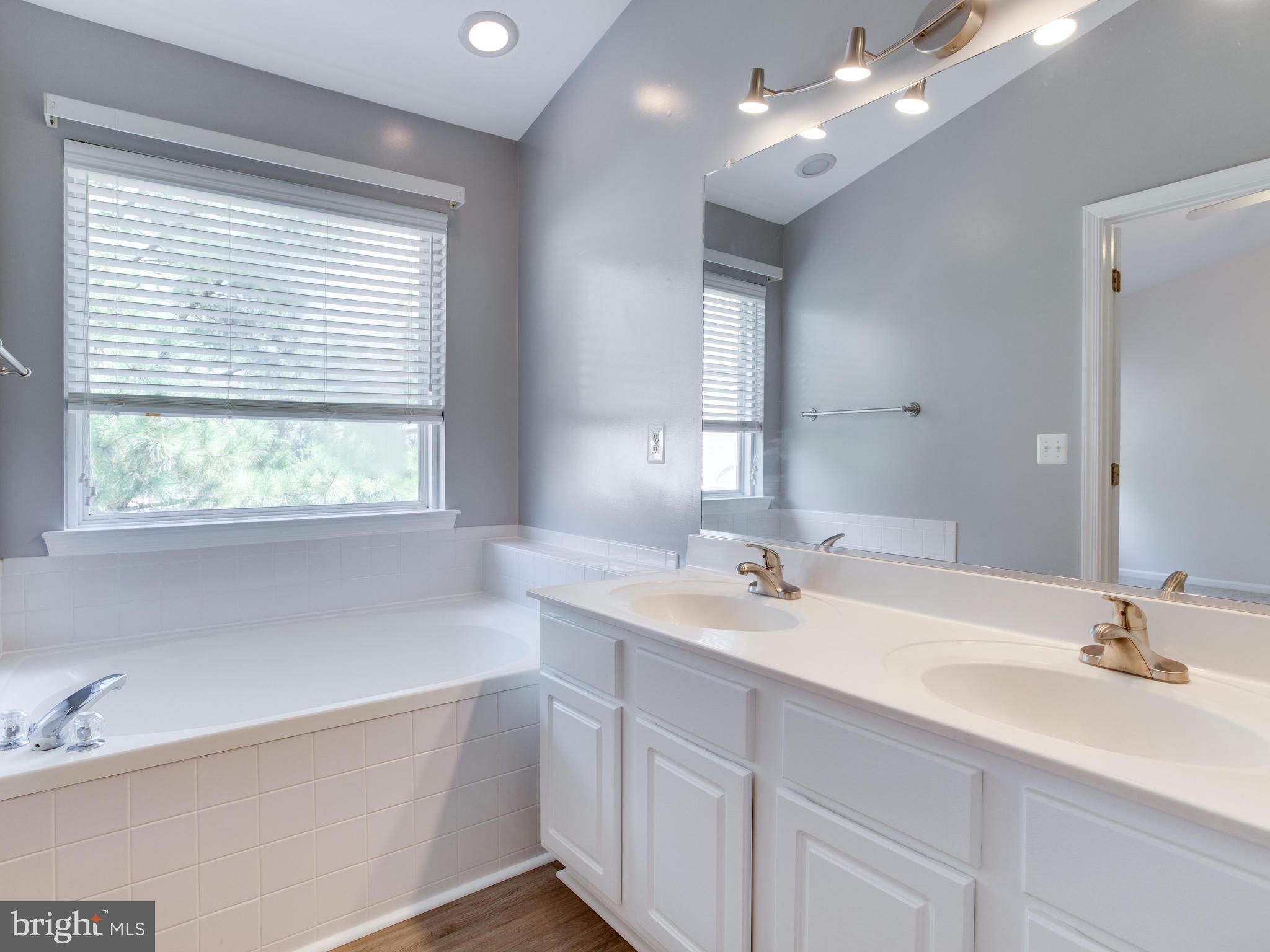 ISLAND CREEK - Residential Lease