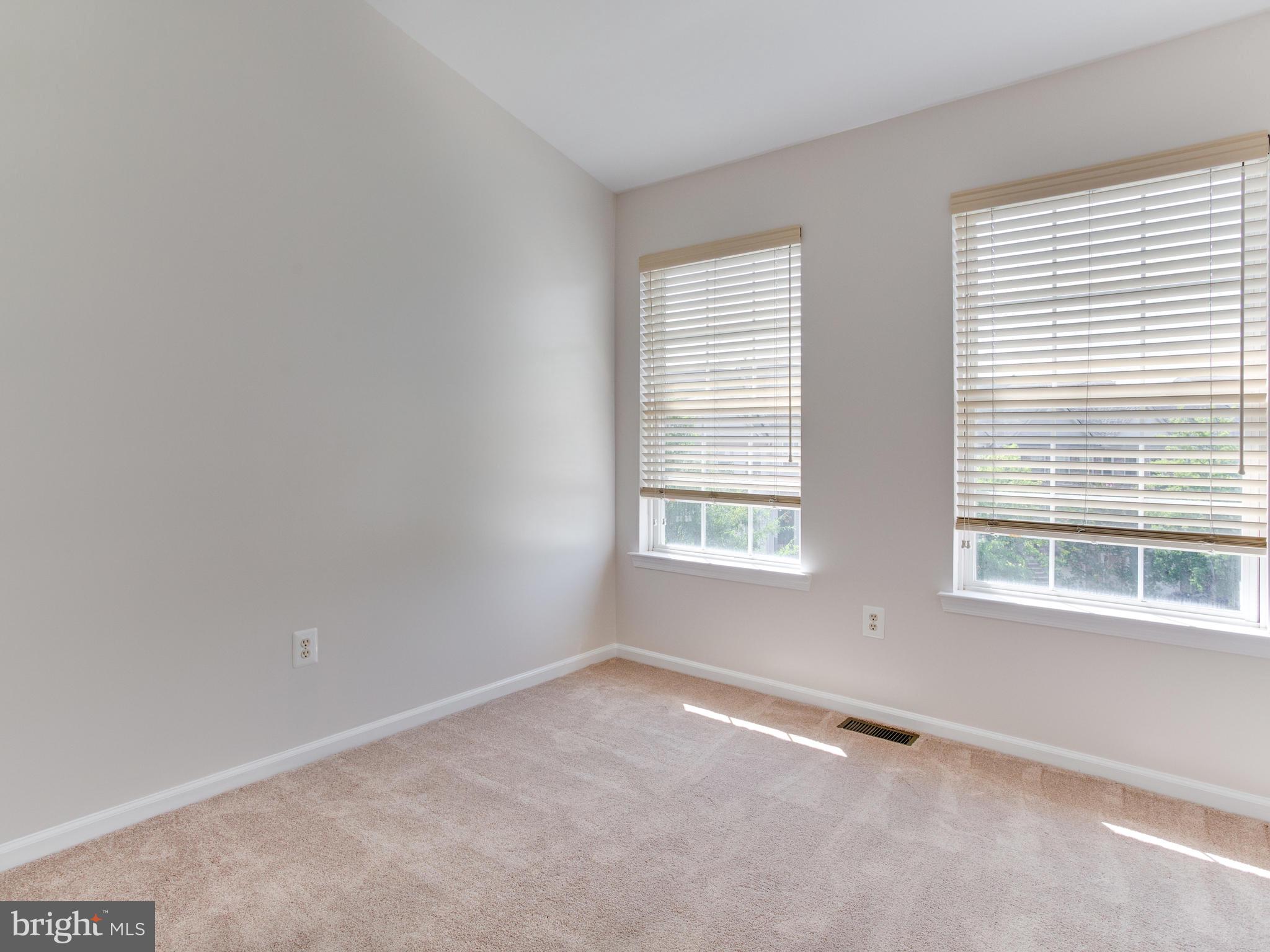 ISLAND CREEK - Residential Lease