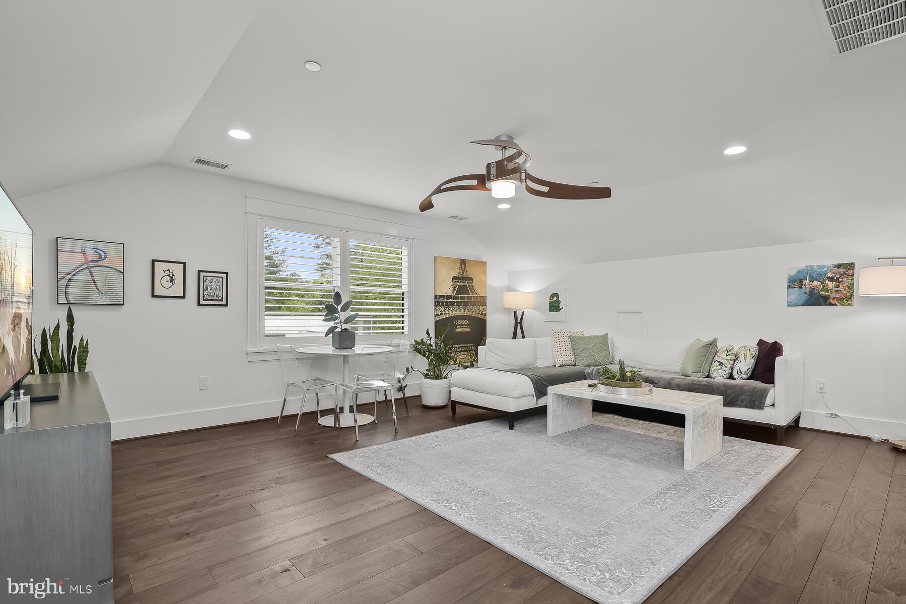 BANNOCKBURN ESTATES - Residential