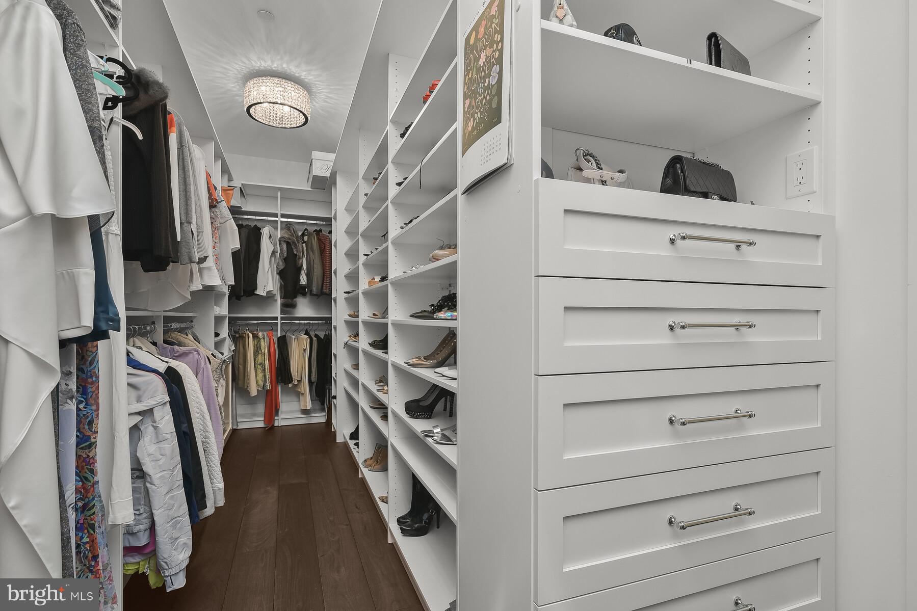 BANNOCKBURN ESTATES - Residential