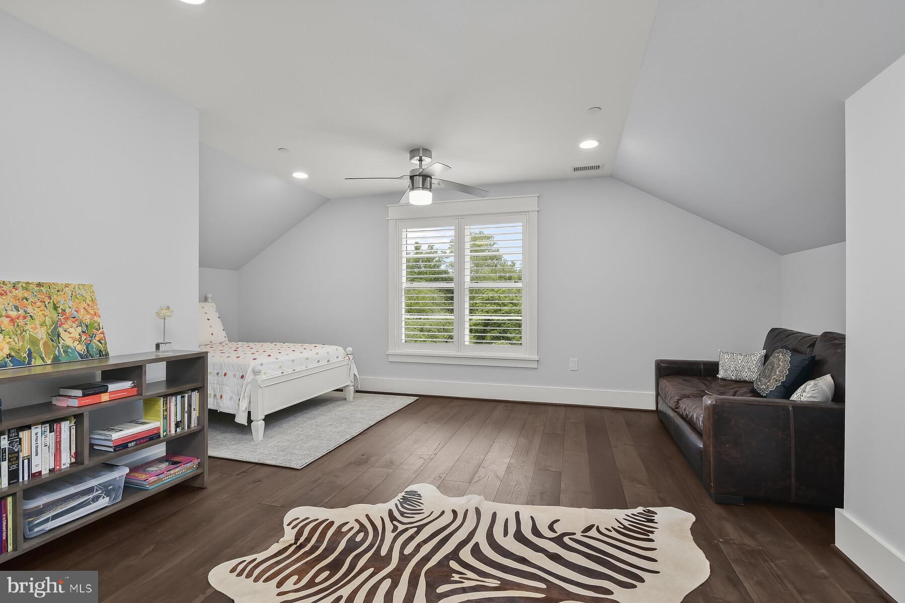 BANNOCKBURN ESTATES - Residential