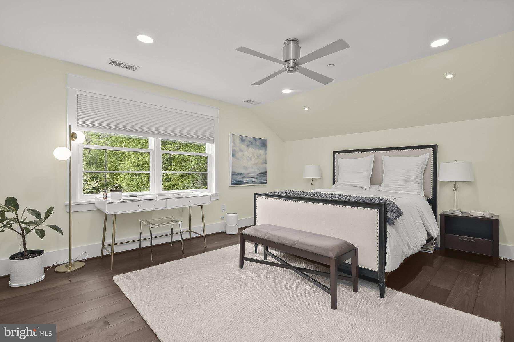 BANNOCKBURN ESTATES - Residential