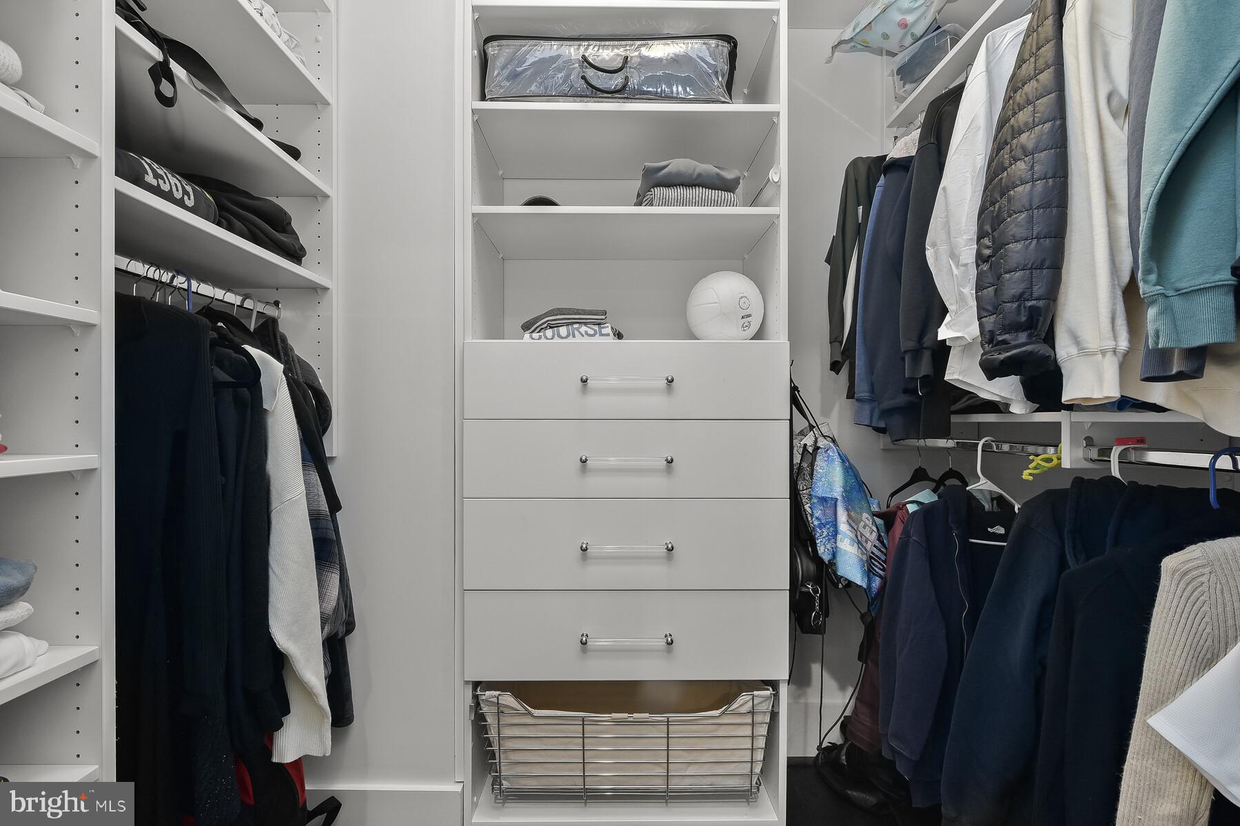 BANNOCKBURN ESTATES - Residential