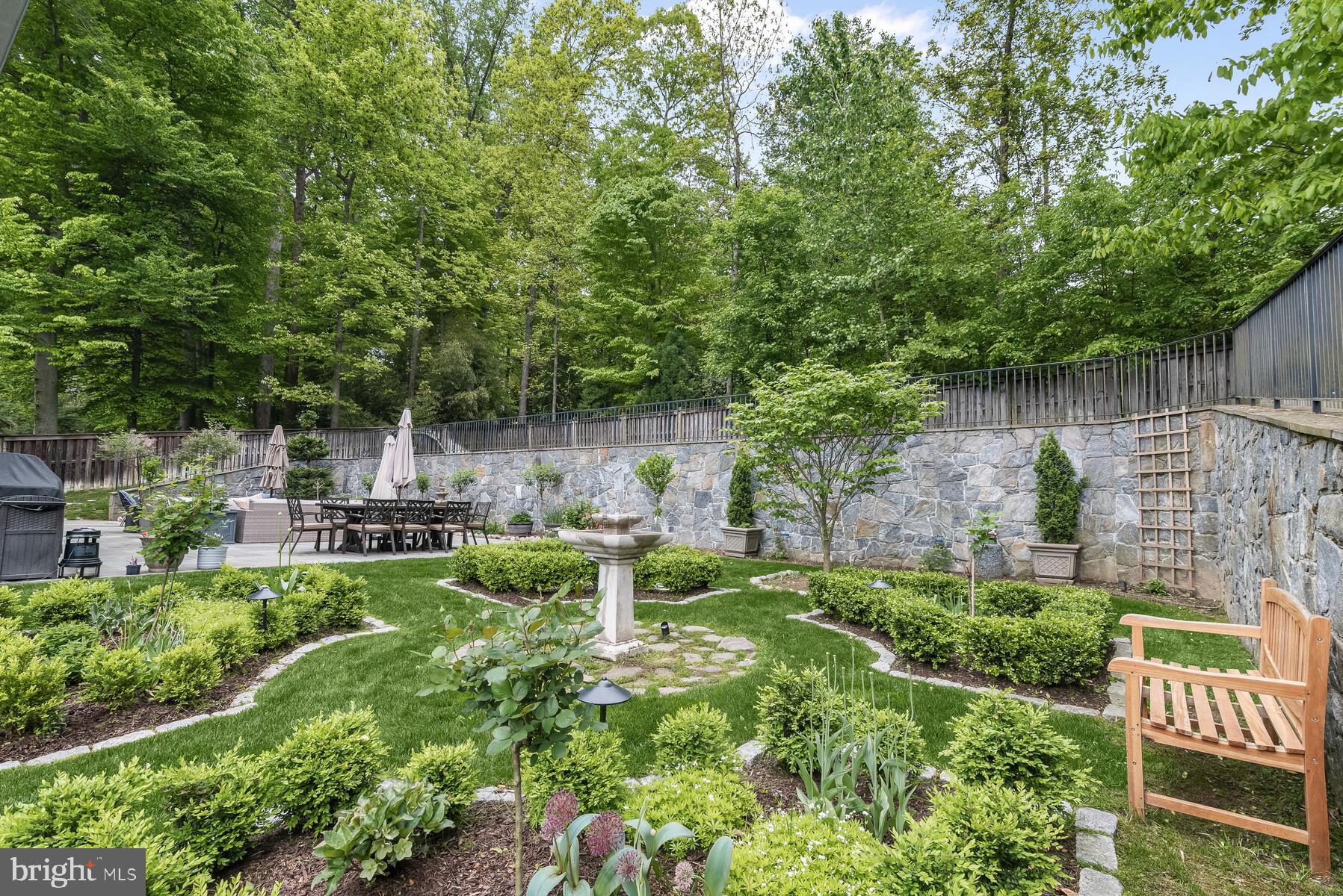 BANNOCKBURN ESTATES - Residential