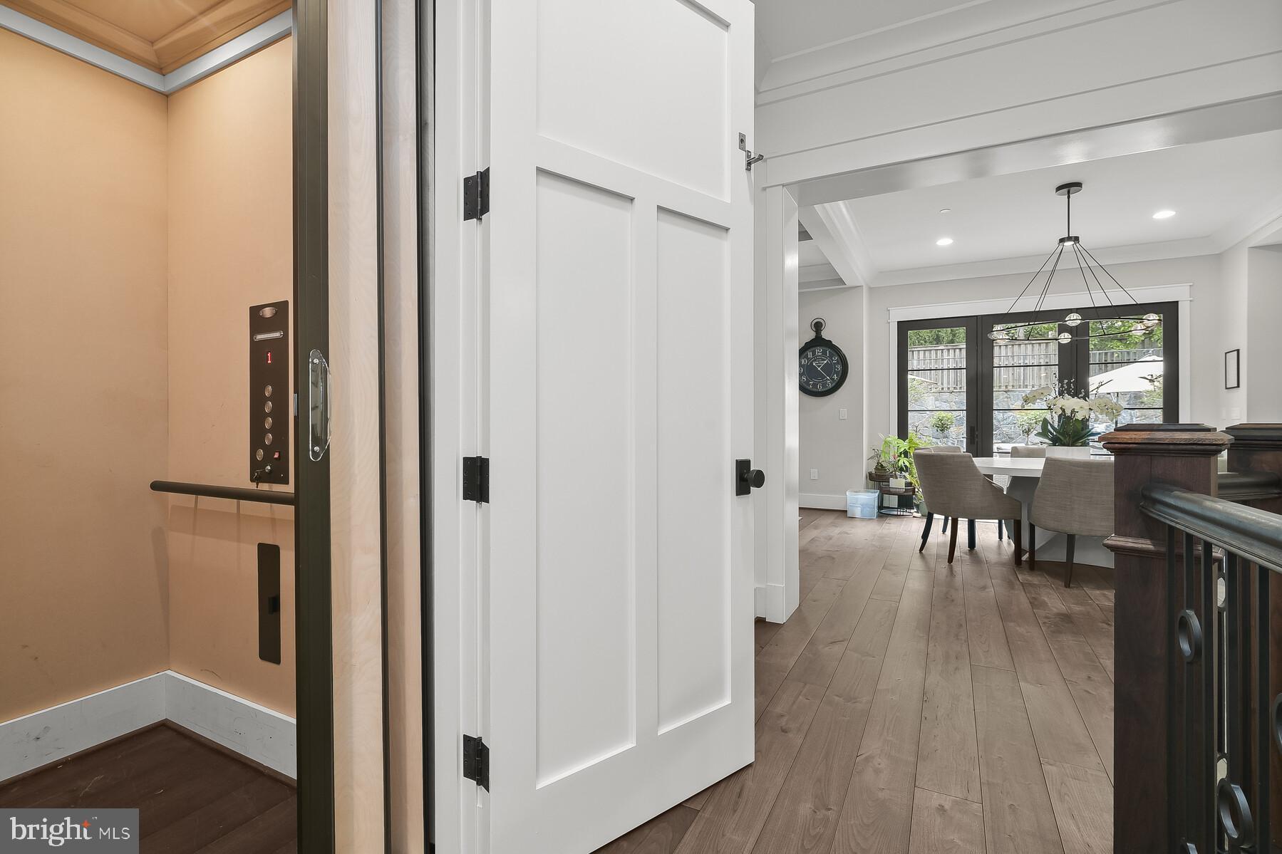 BANNOCKBURN ESTATES - Residential