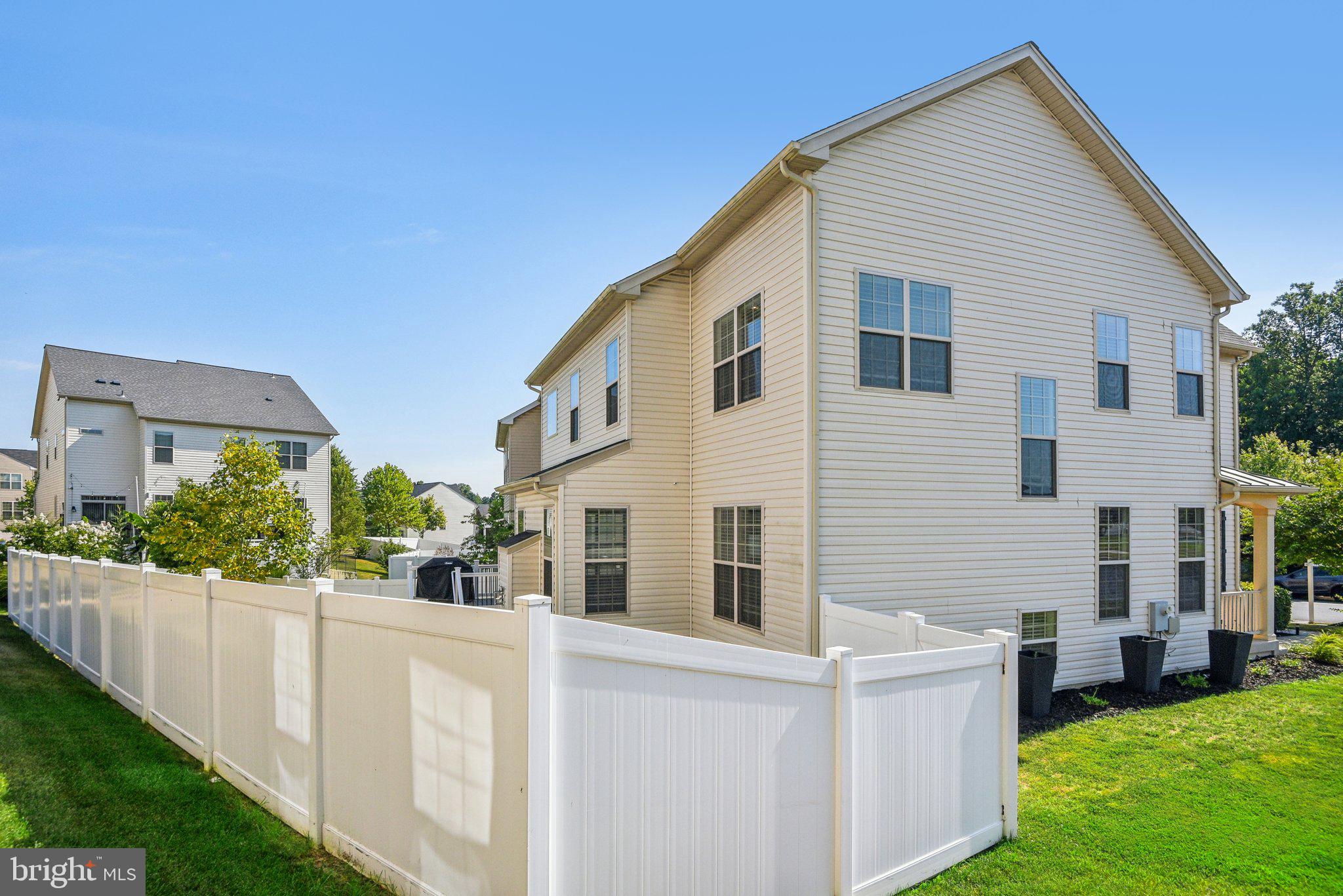 WOODMORE TOWNE CENTRE - Residential