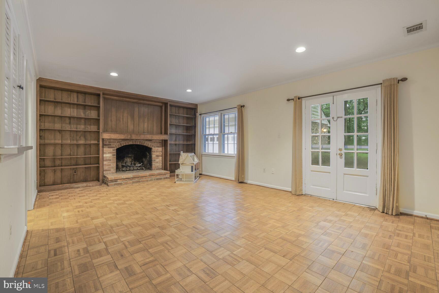 RIVER FALLS - Residential