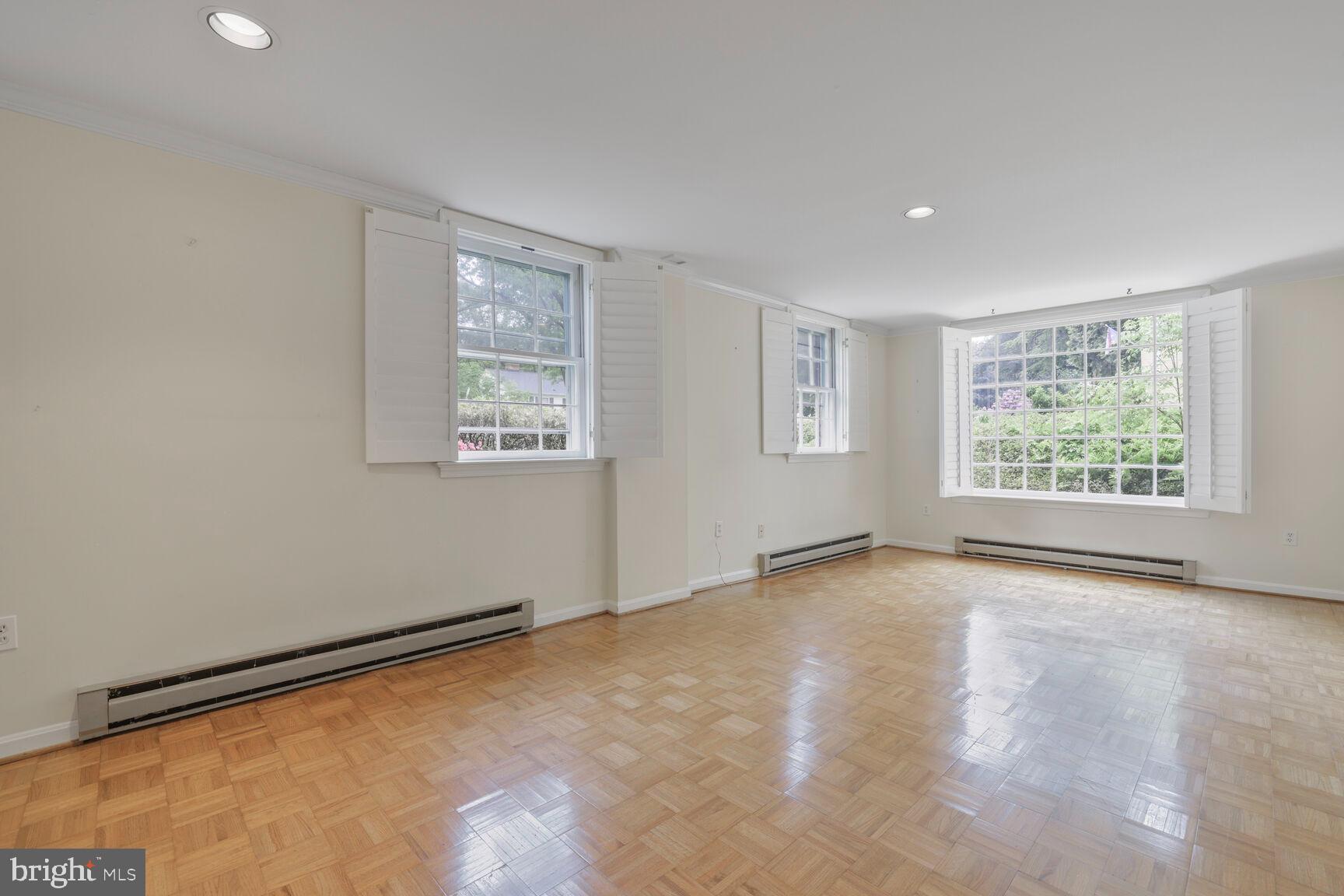 RIVER FALLS - Residential