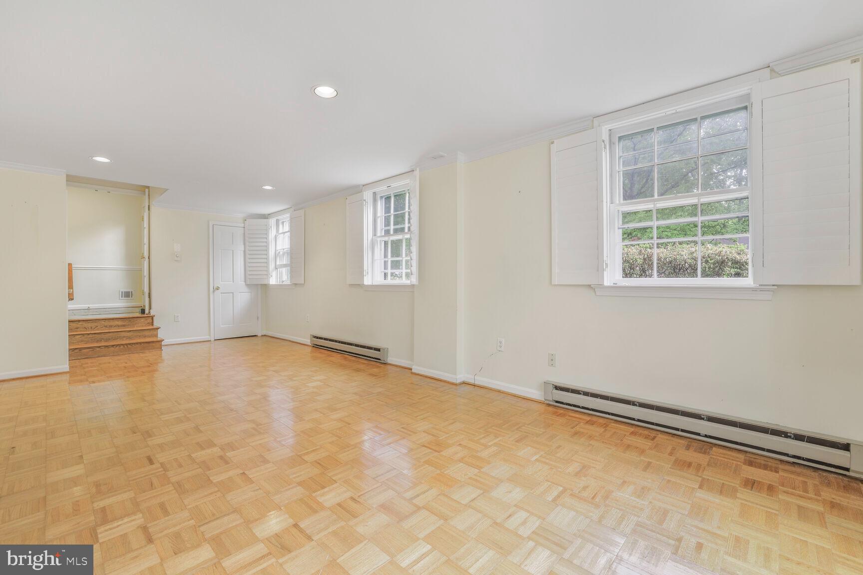 RIVER FALLS - Residential