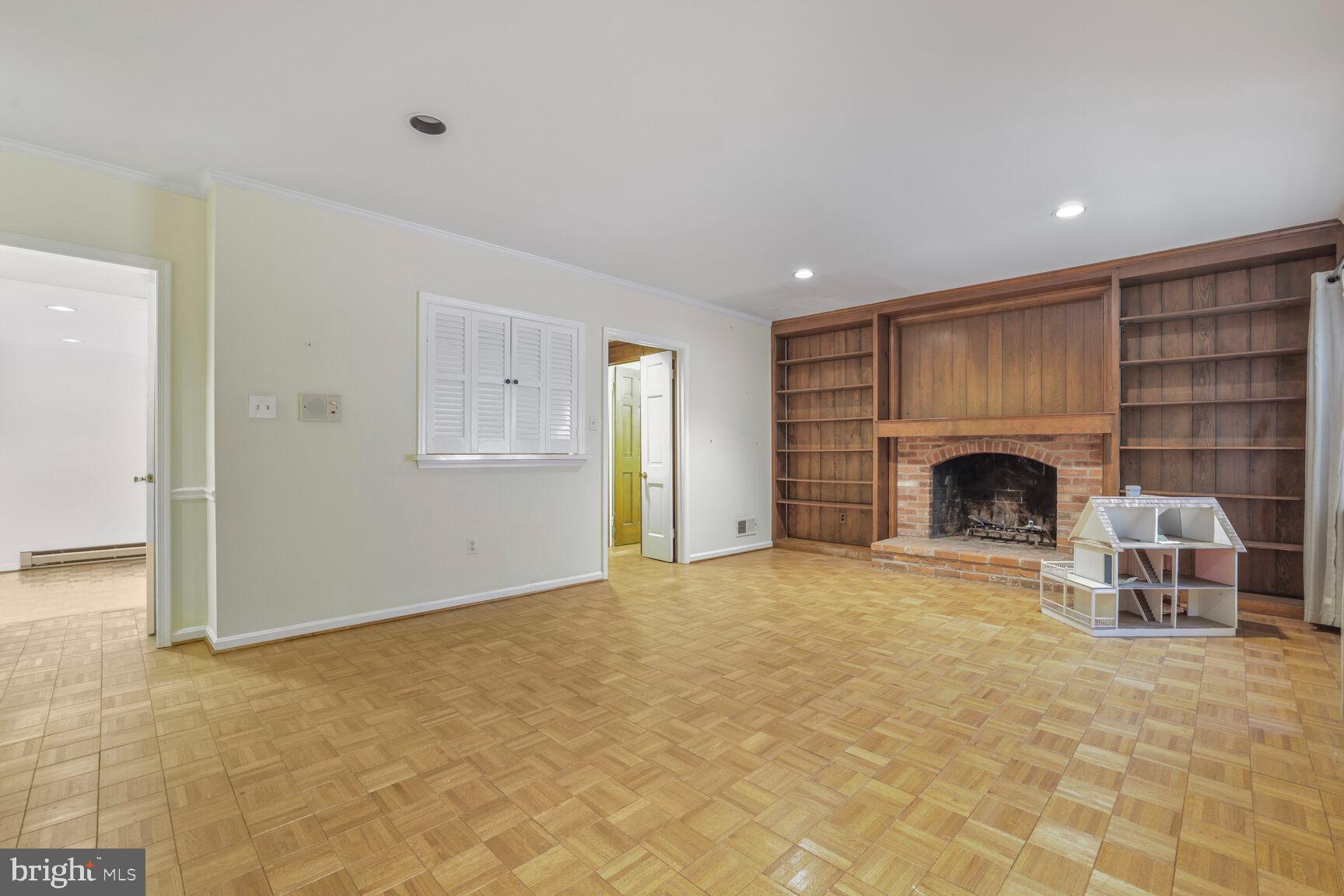 RIVER FALLS - Residential