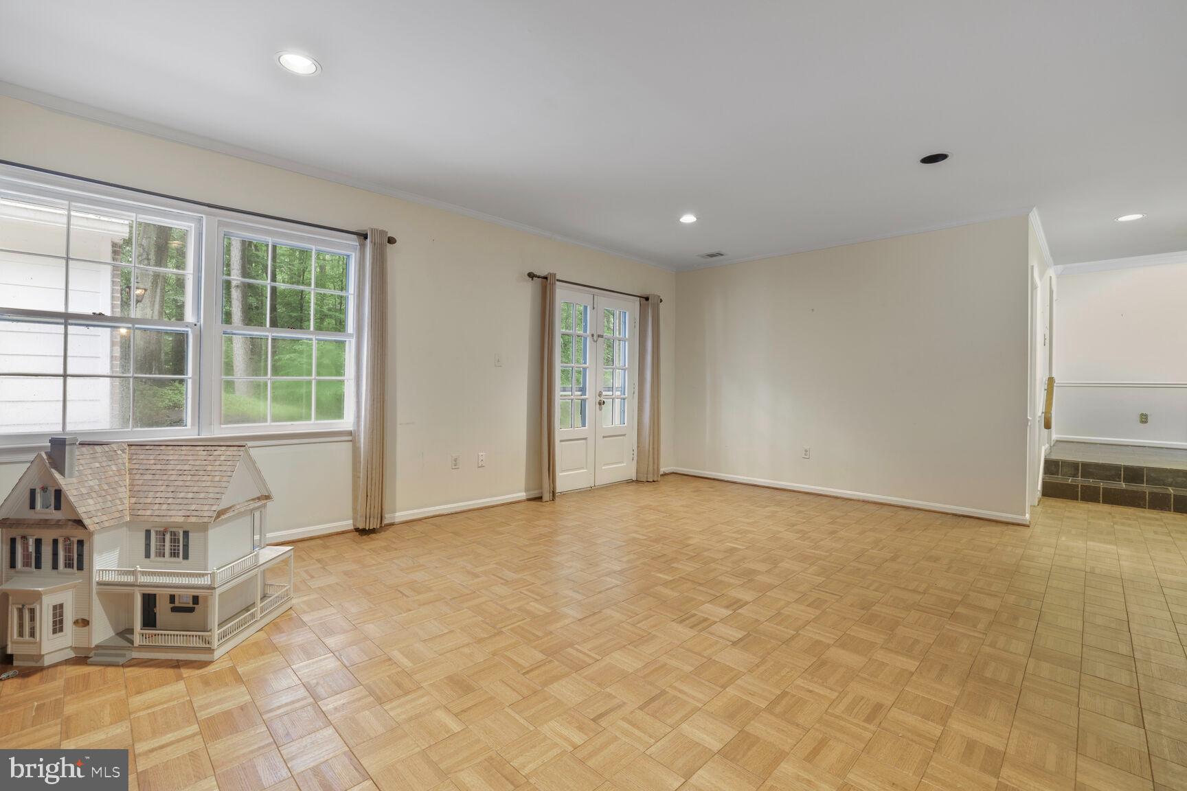 RIVER FALLS - Residential