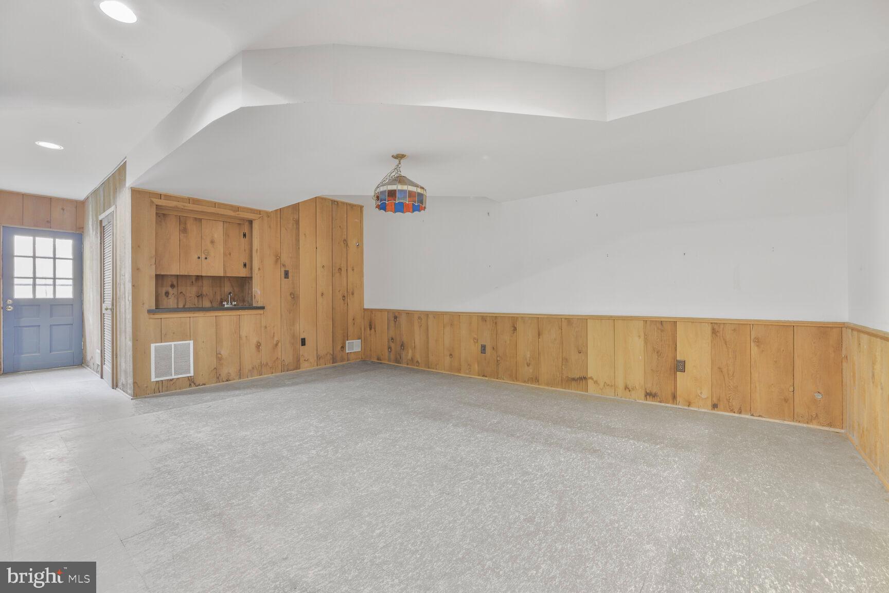 RIVER FALLS - Residential