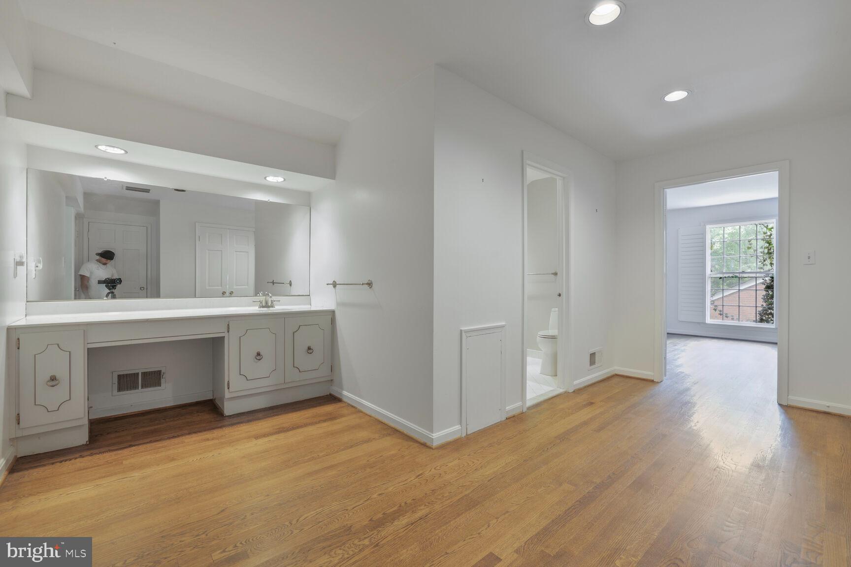 RIVER FALLS - Residential