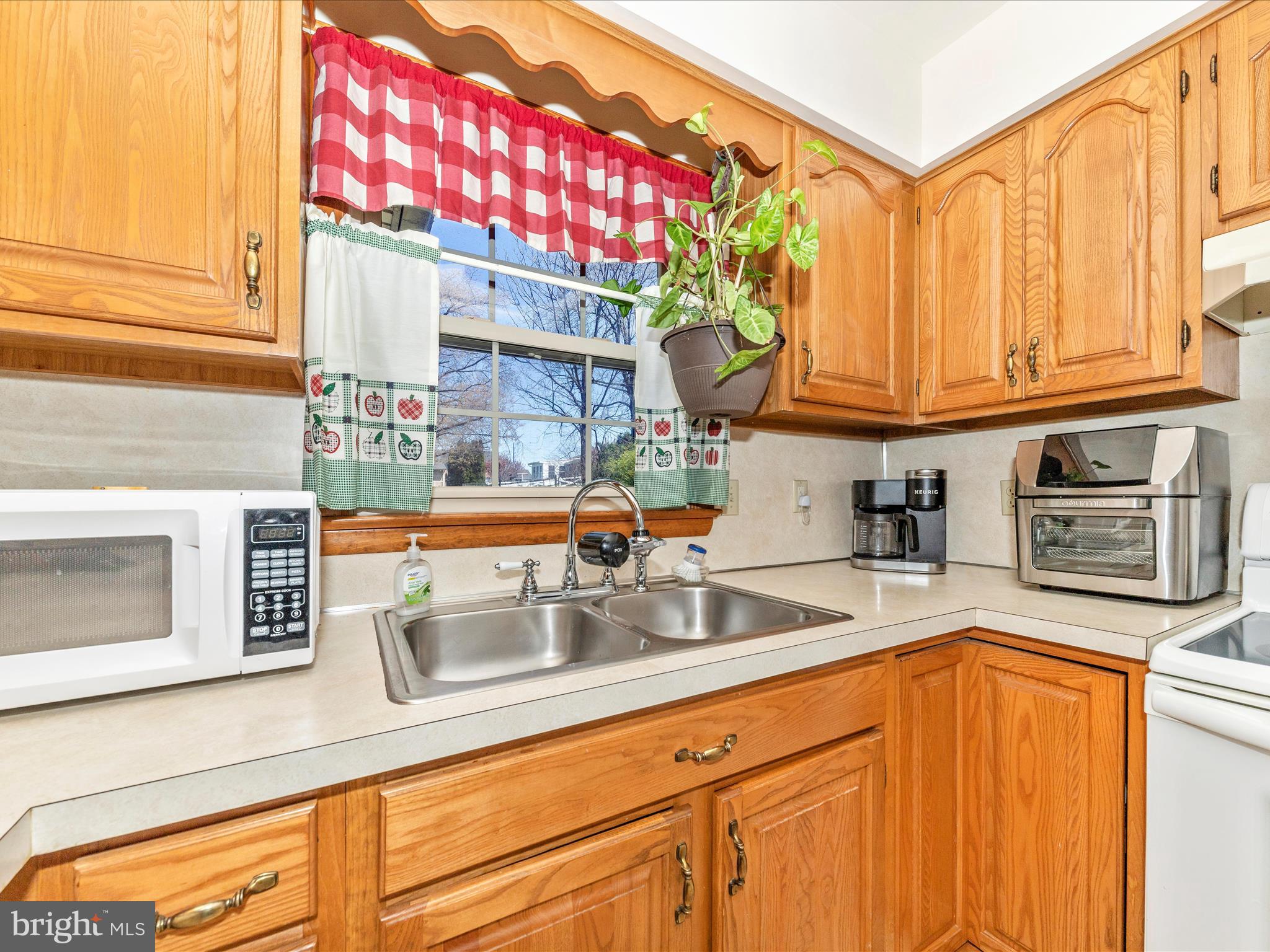 POTOMAC MANOR - Residential