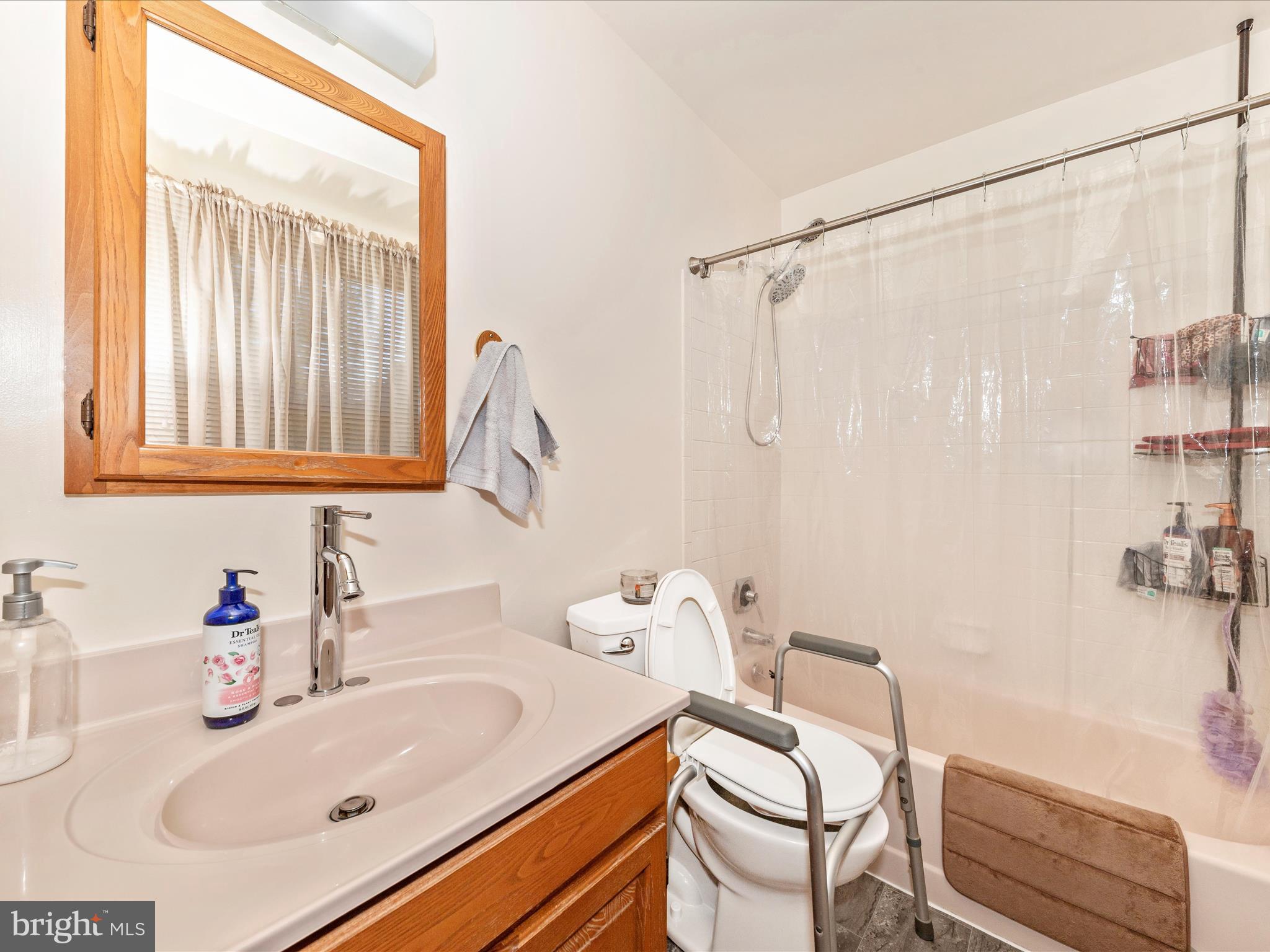 POTOMAC MANOR - Residential