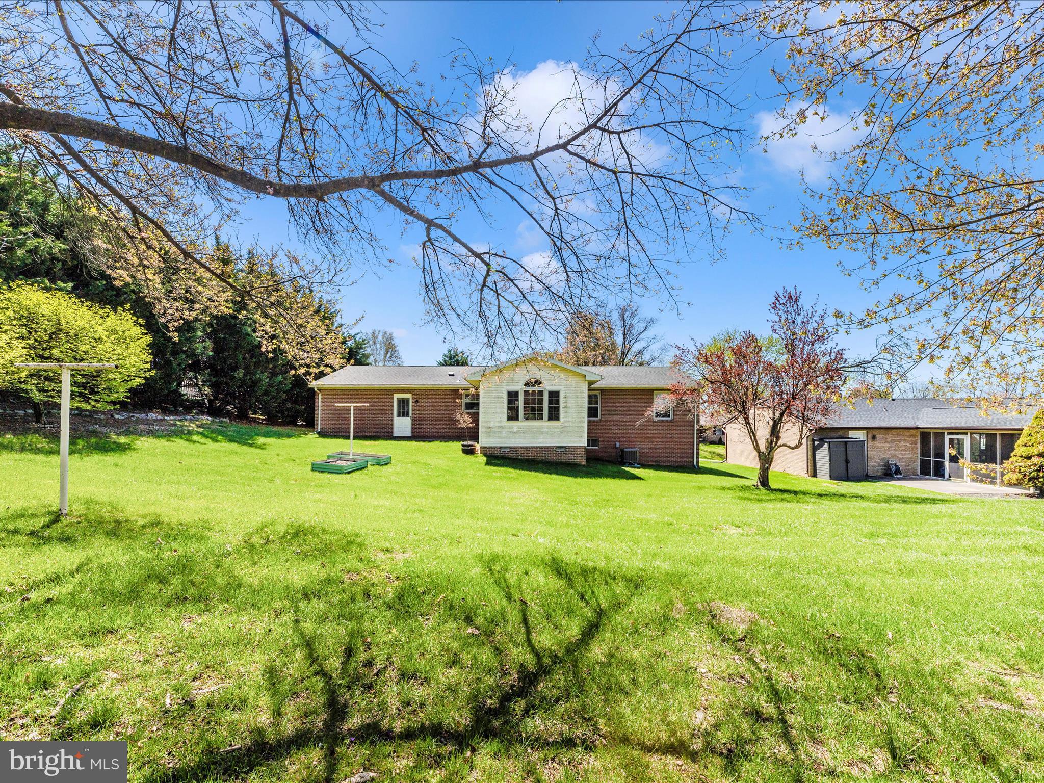 POTOMAC MANOR - Residential