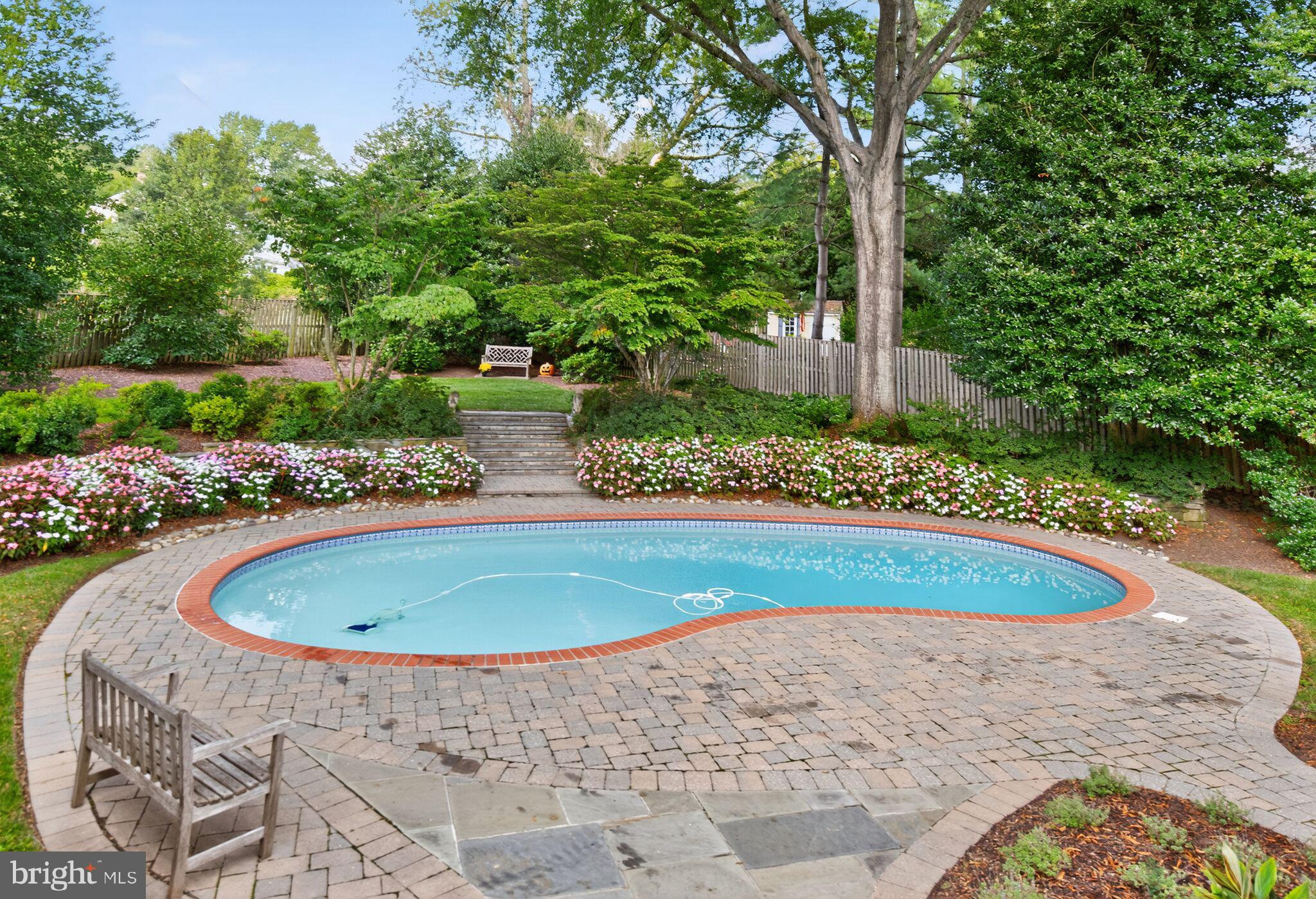 MCAULEY PARK - Residential