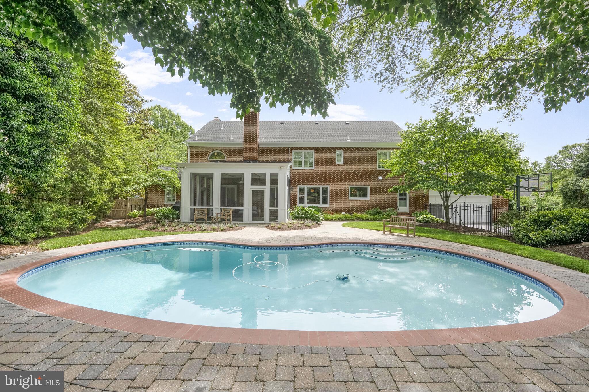 MCAULEY PARK - Residential