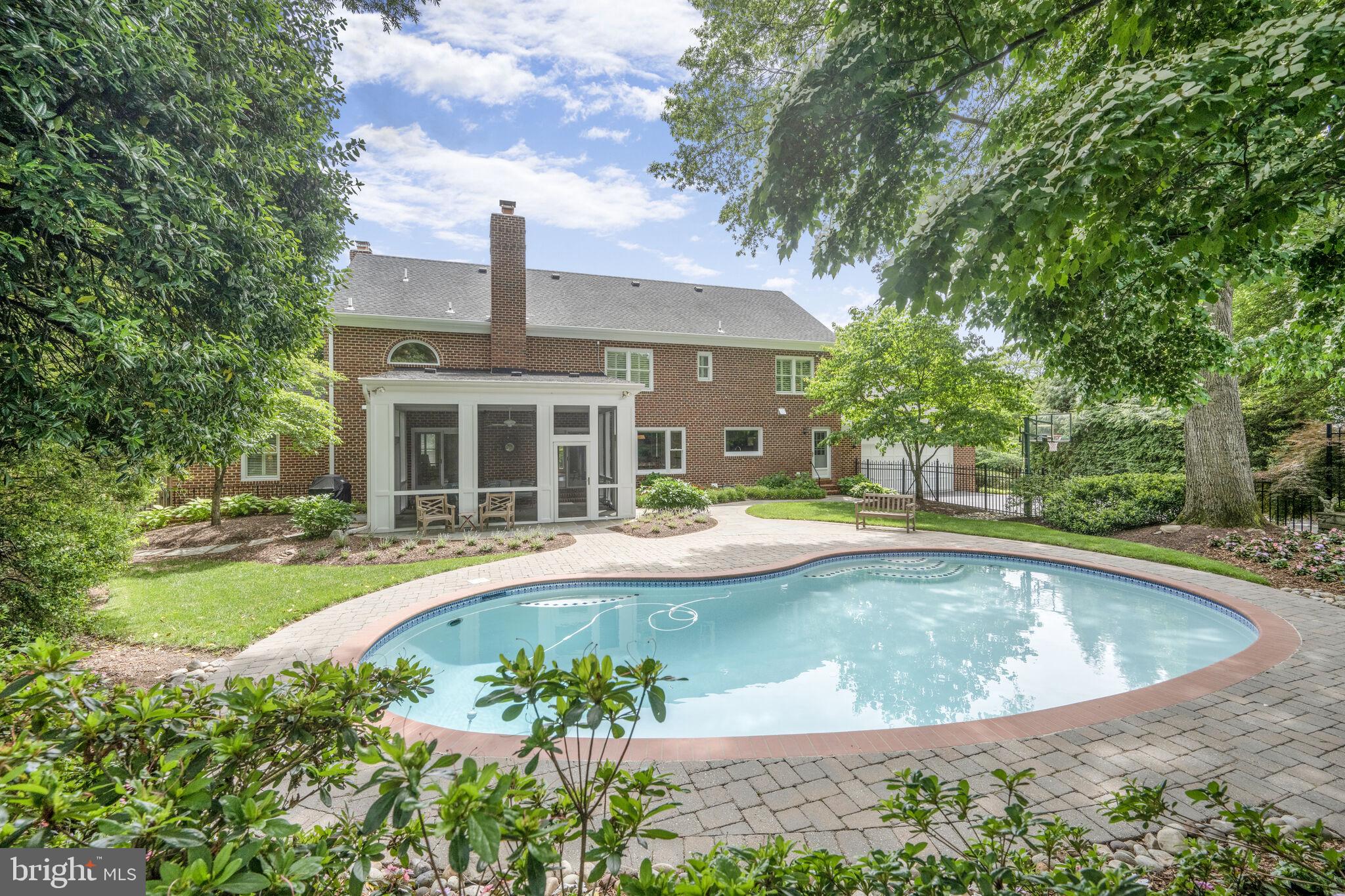 MCAULEY PARK - Residential