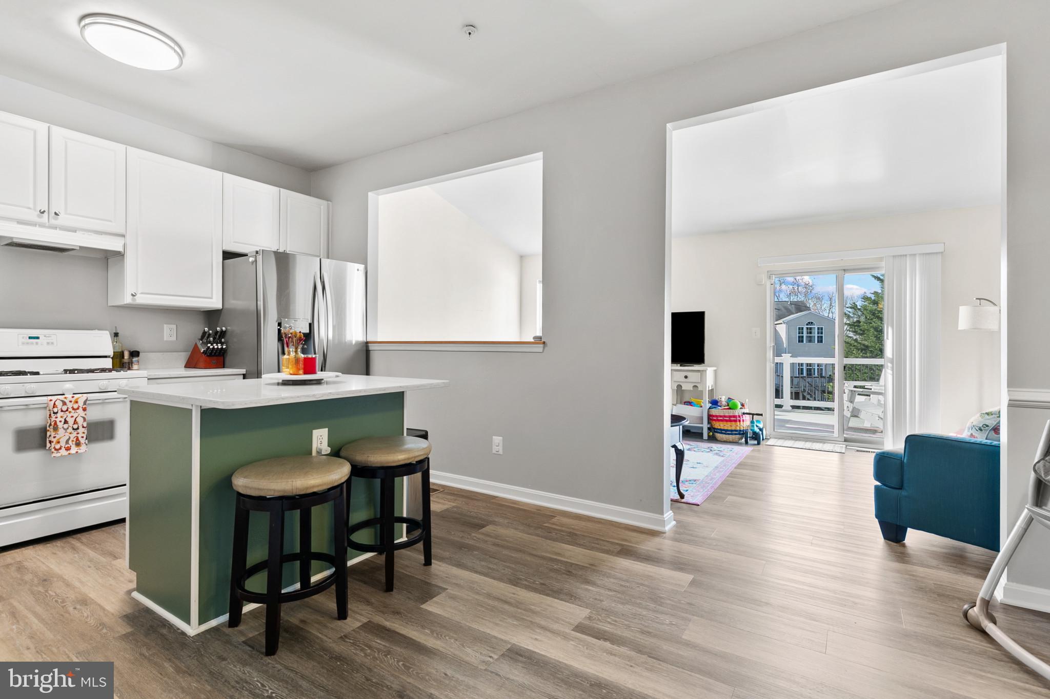 CONSTANT FRIENDSHIP - Residential