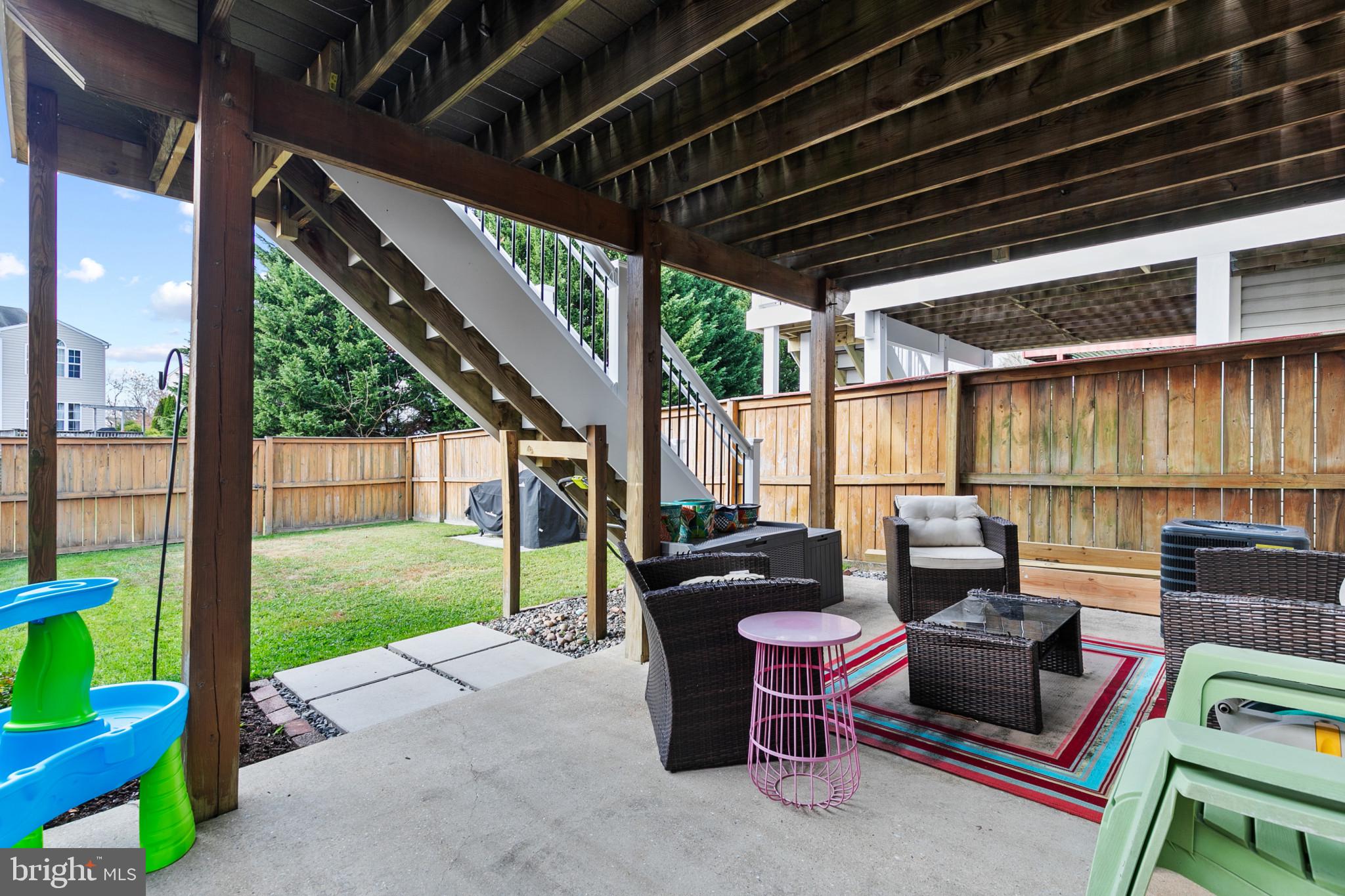 CONSTANT FRIENDSHIP - Residential