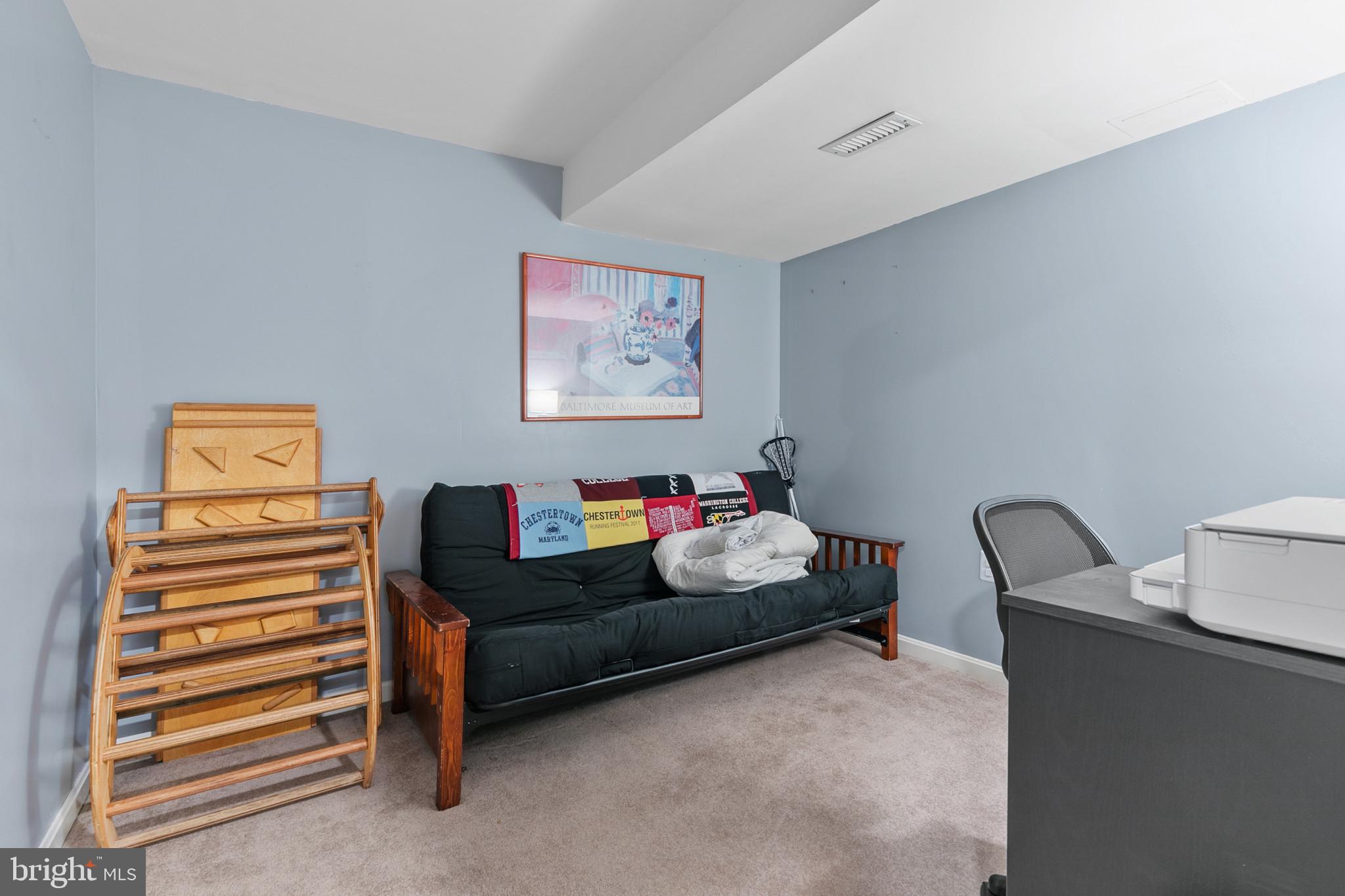 CONSTANT FRIENDSHIP - Residential
