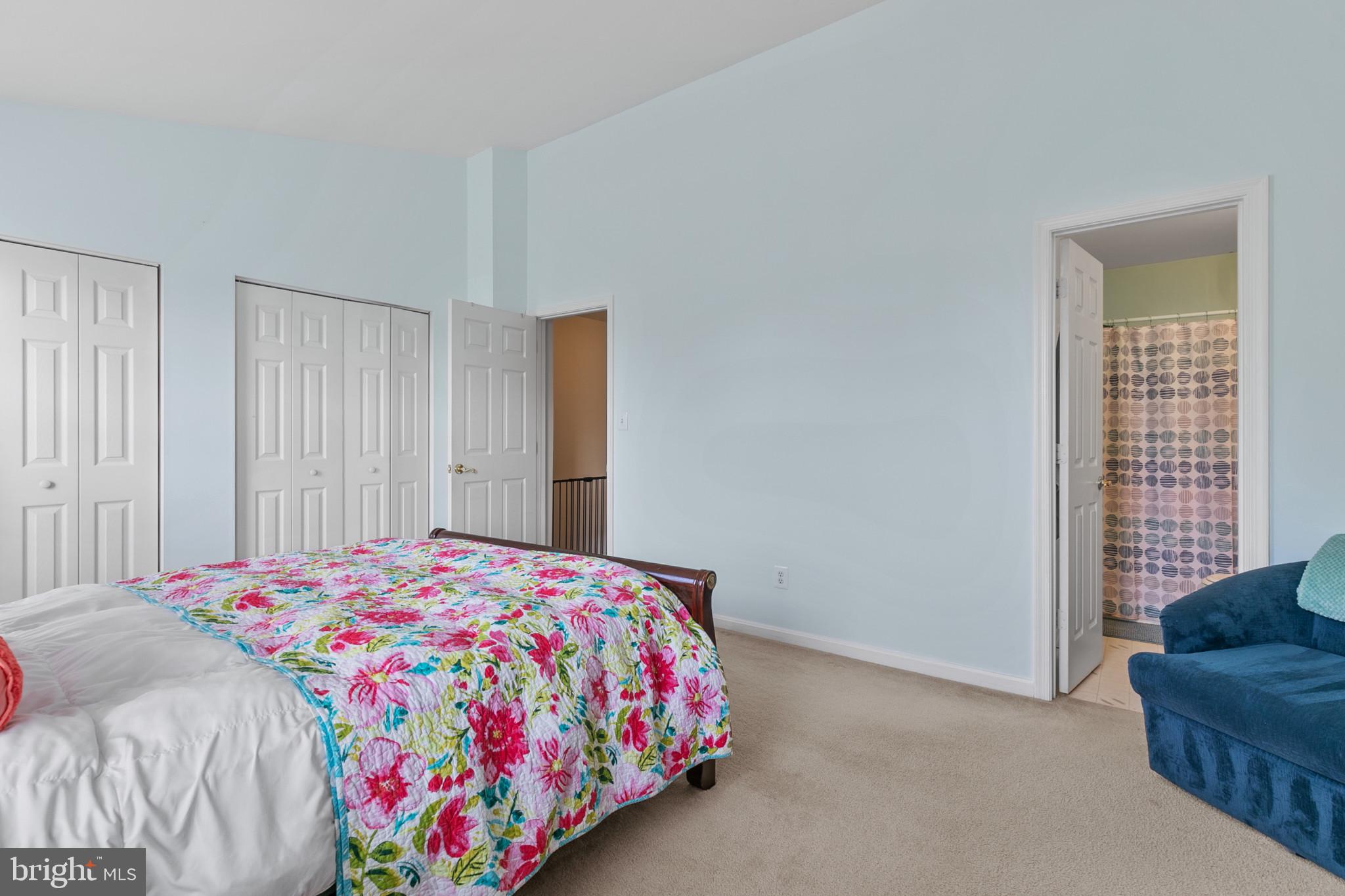 CONSTANT FRIENDSHIP - Residential