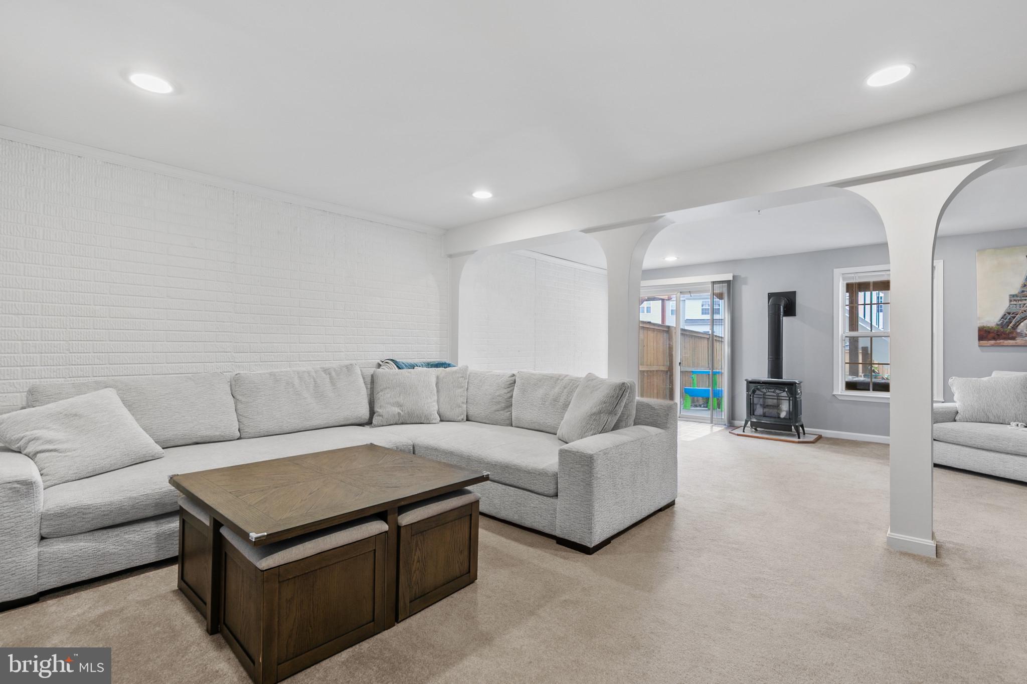 CONSTANT FRIENDSHIP - Residential