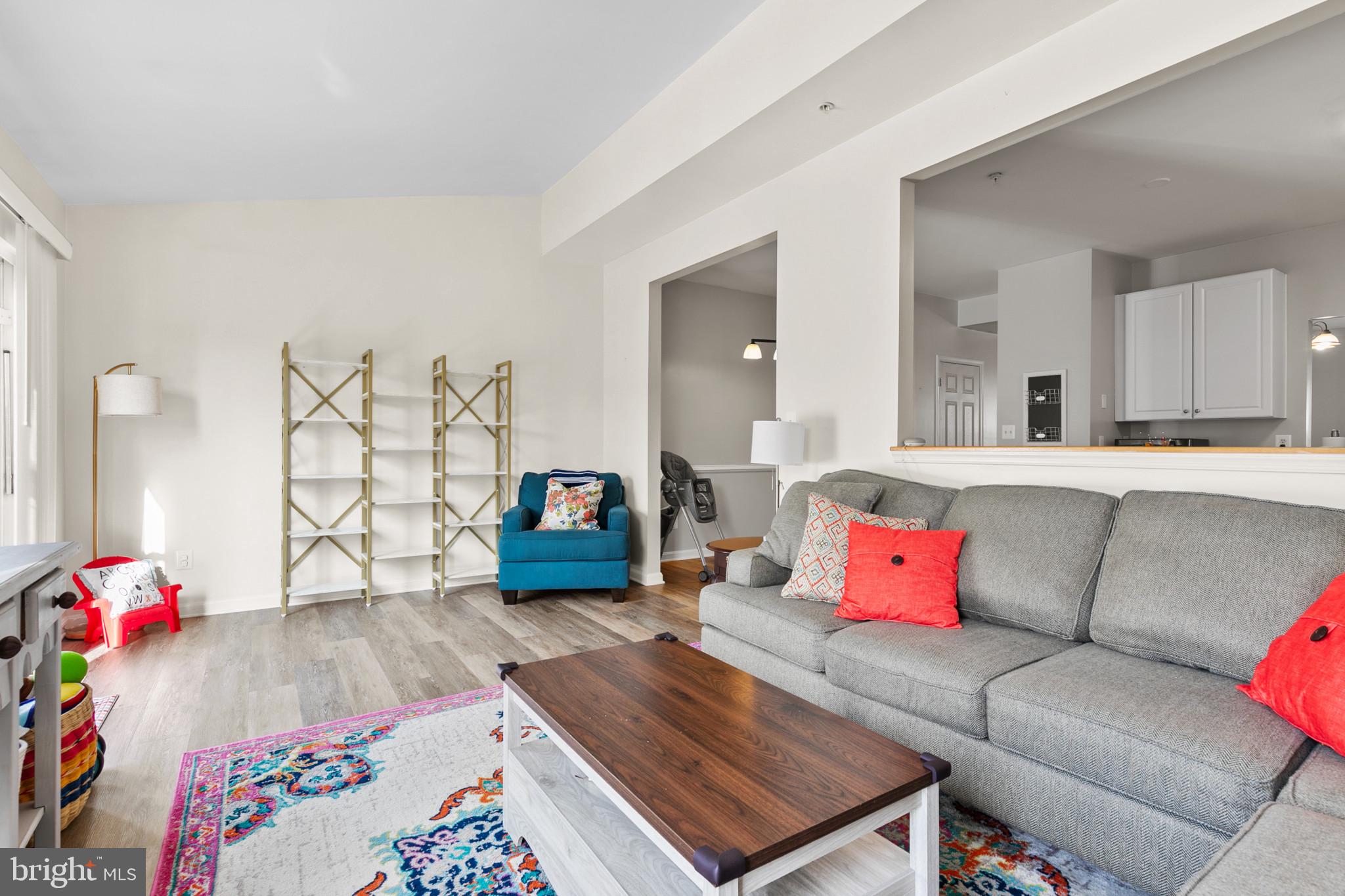 CONSTANT FRIENDSHIP - Residential