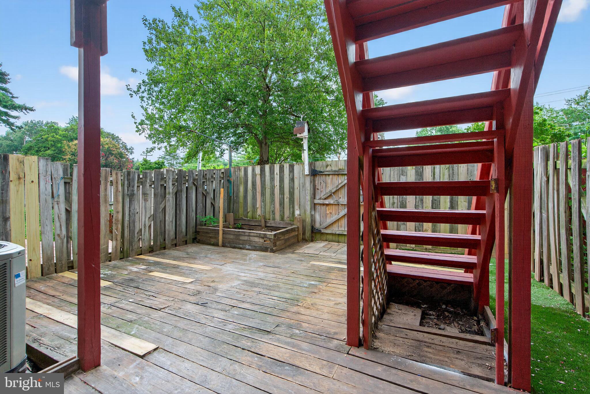 TOWNS ON THE GREENS - Residential