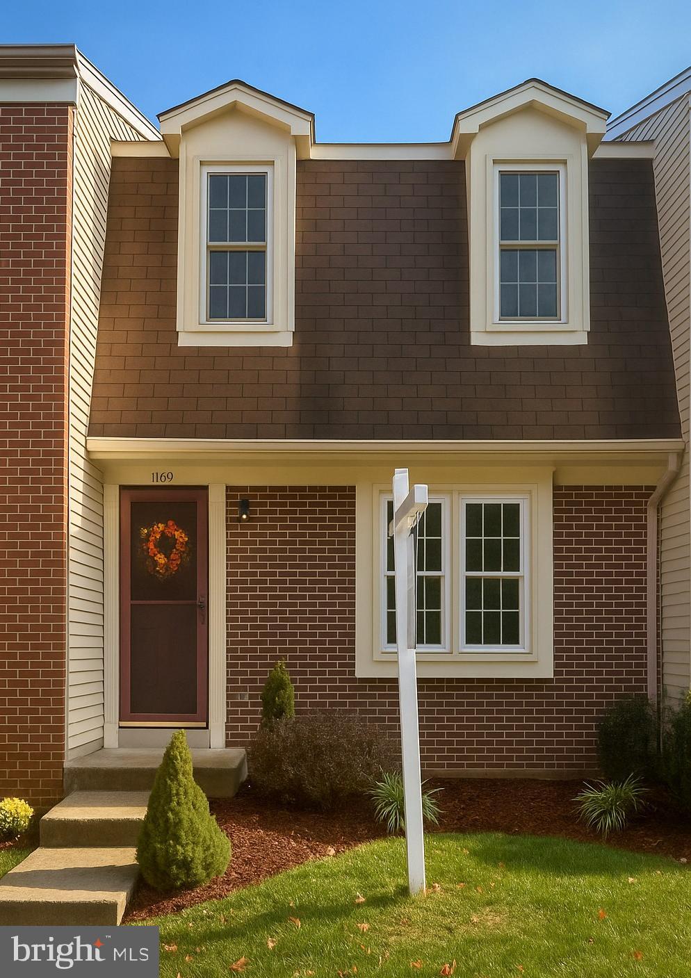 TOWNS ON THE GREENS - Residential