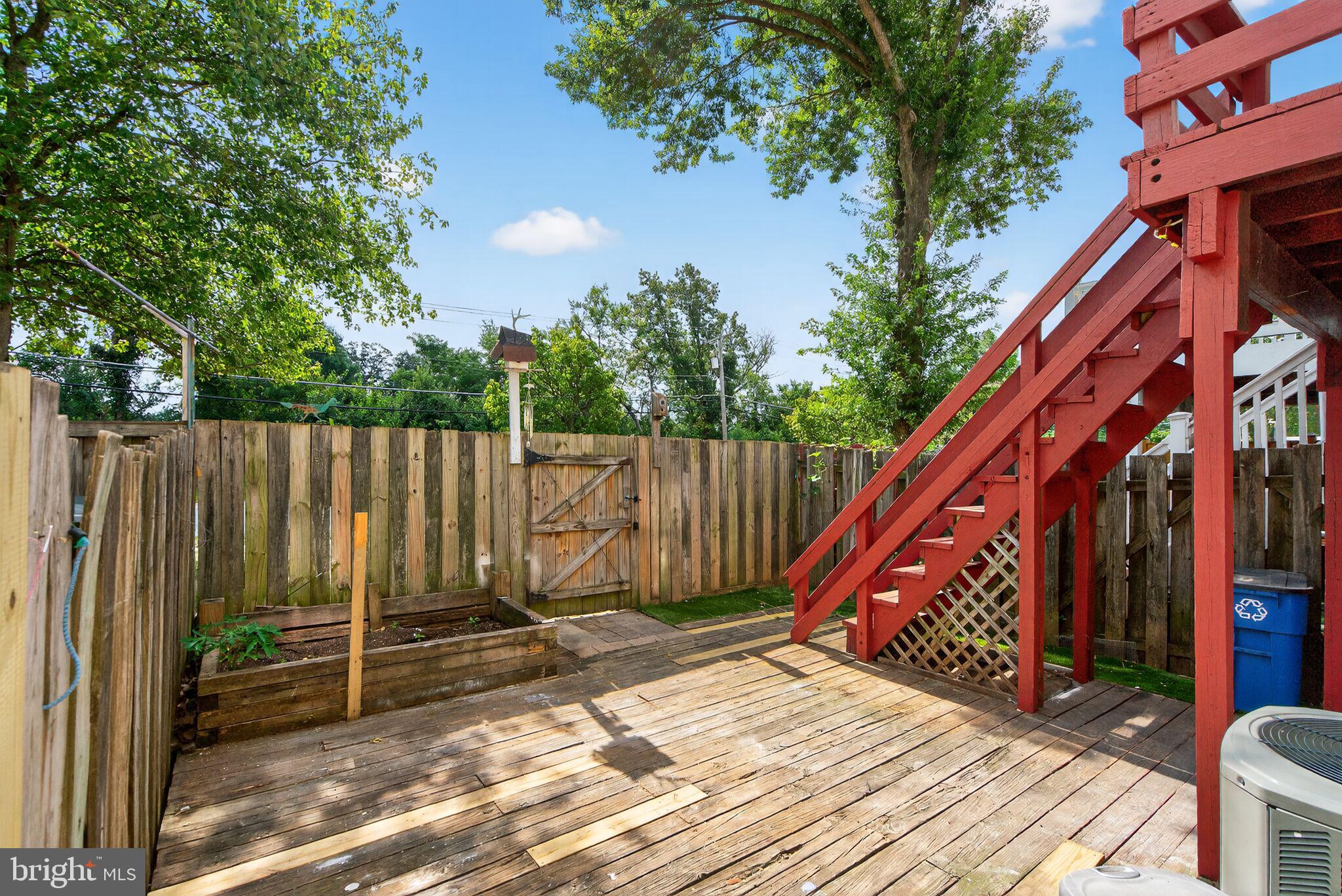 TOWNS ON THE GREENS - Residential