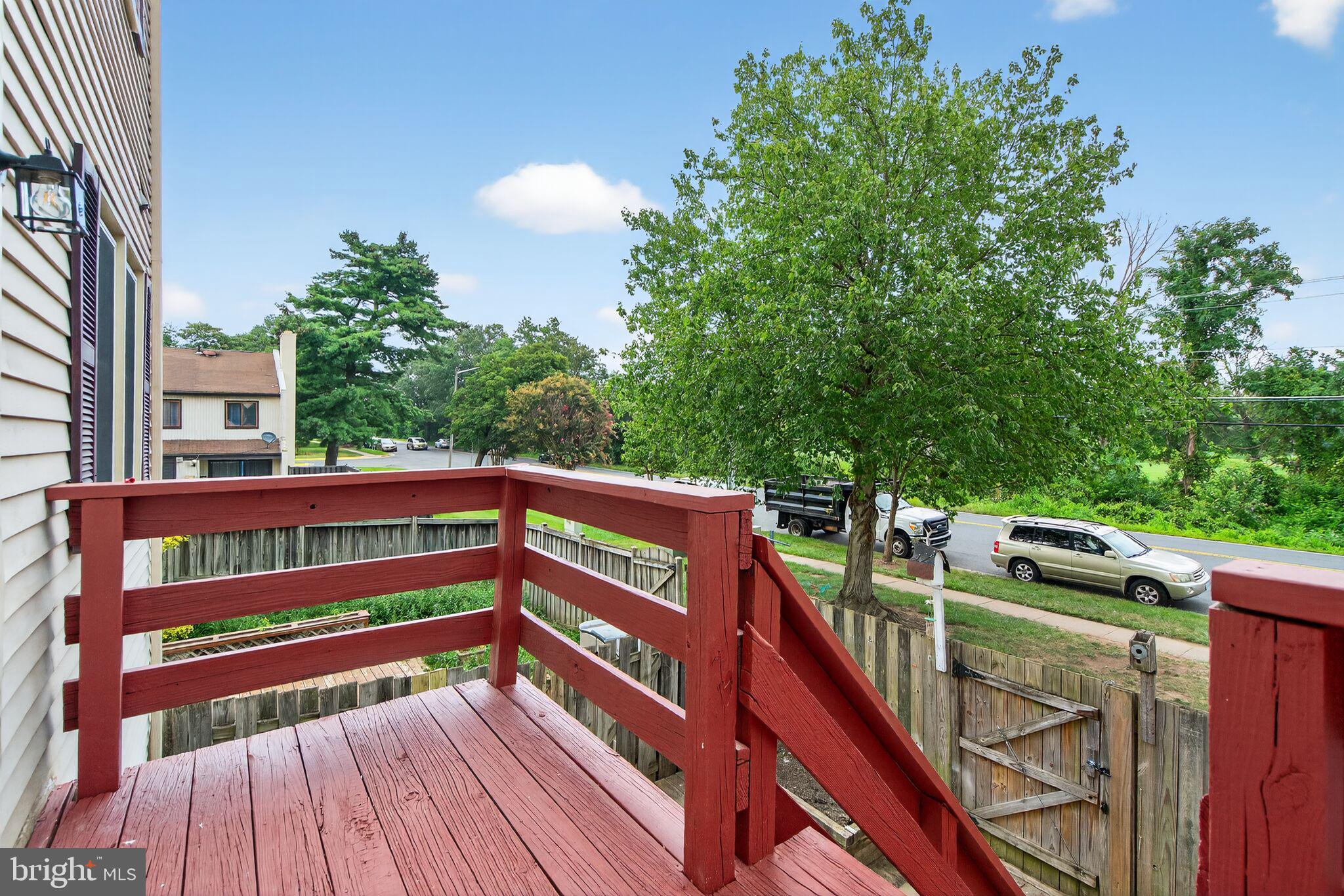 TOWNS ON THE GREENS - Residential