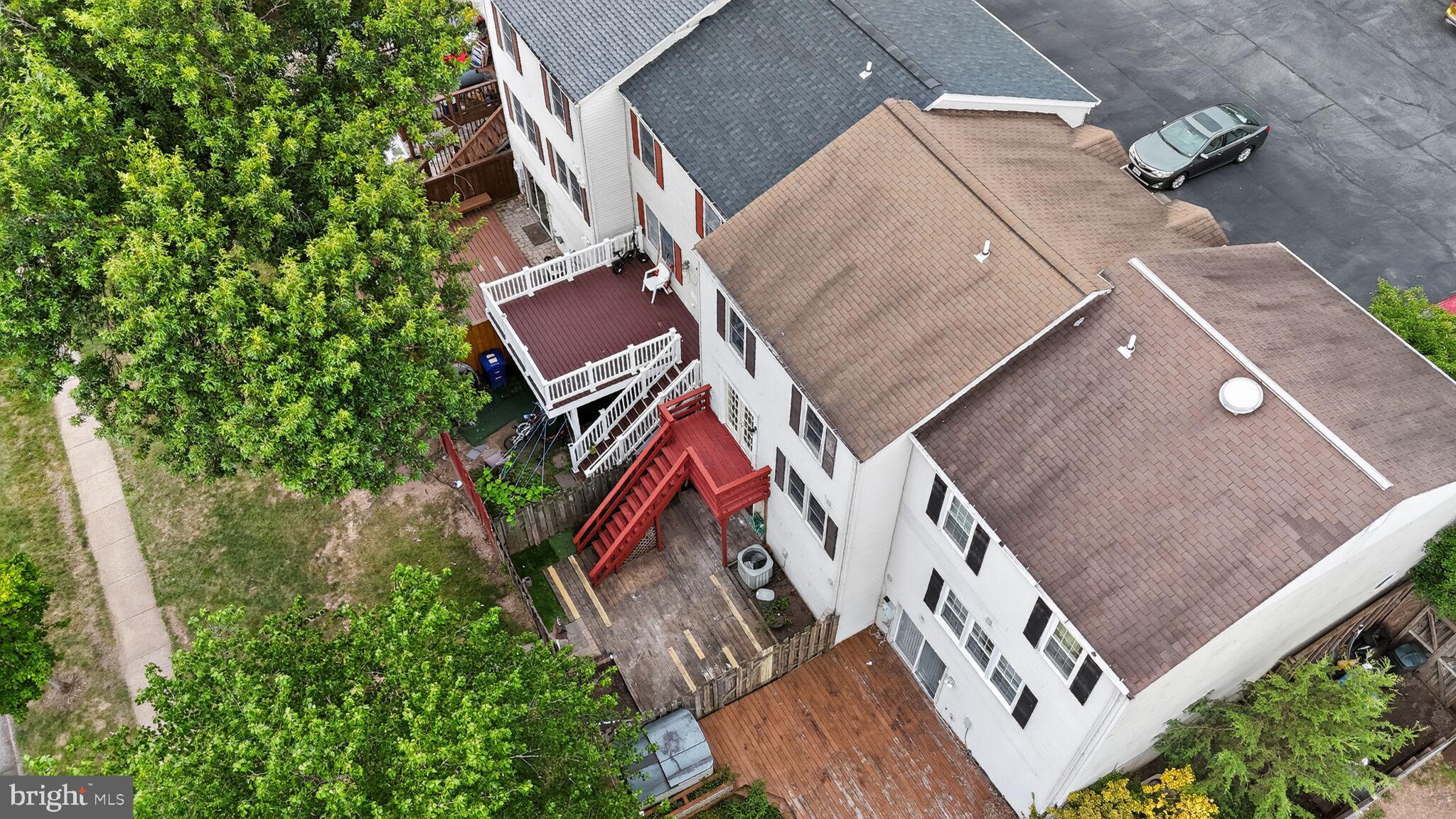 TOWNS ON THE GREENS - Residential