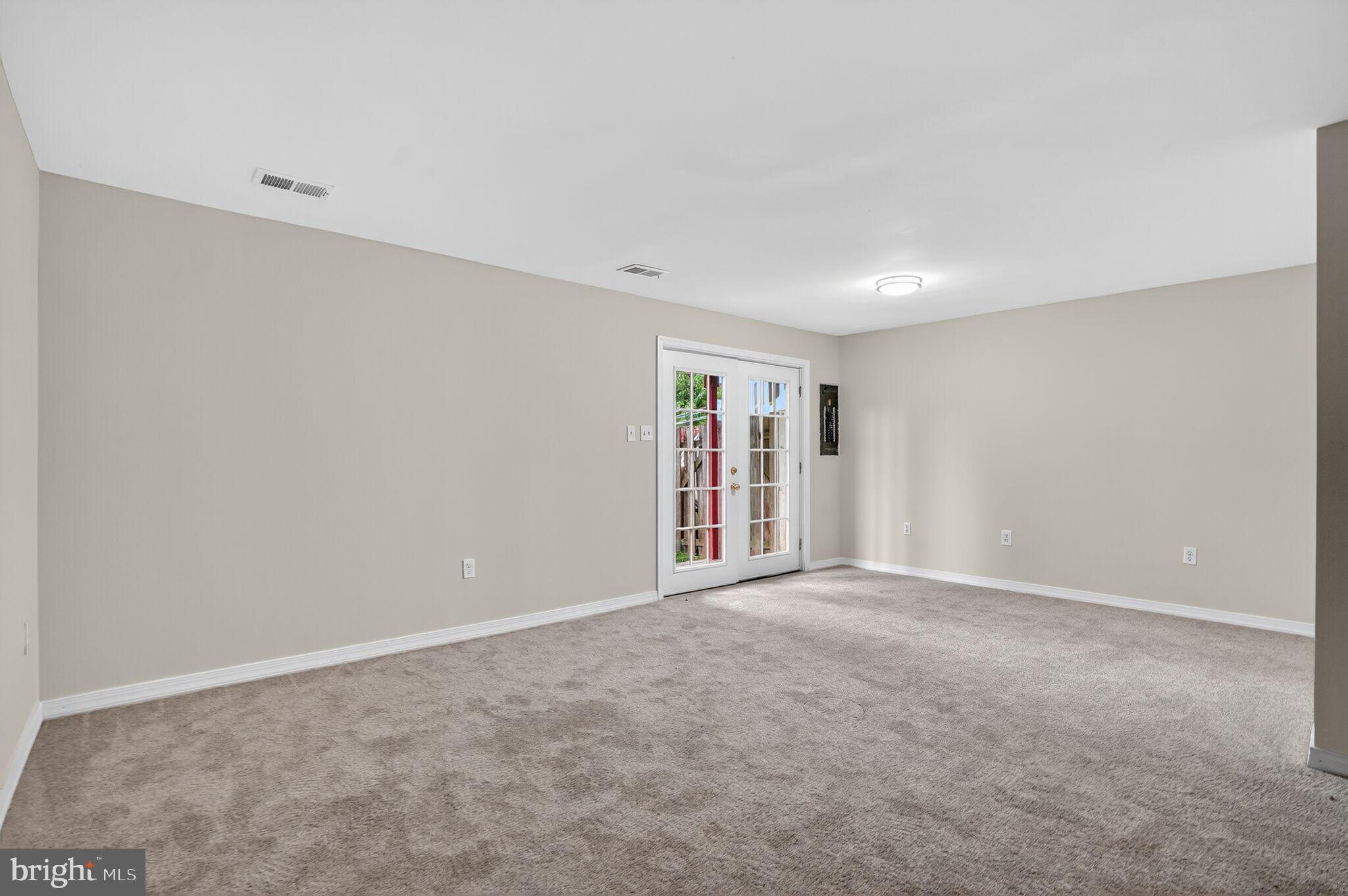 TOWNS ON THE GREENS - Residential