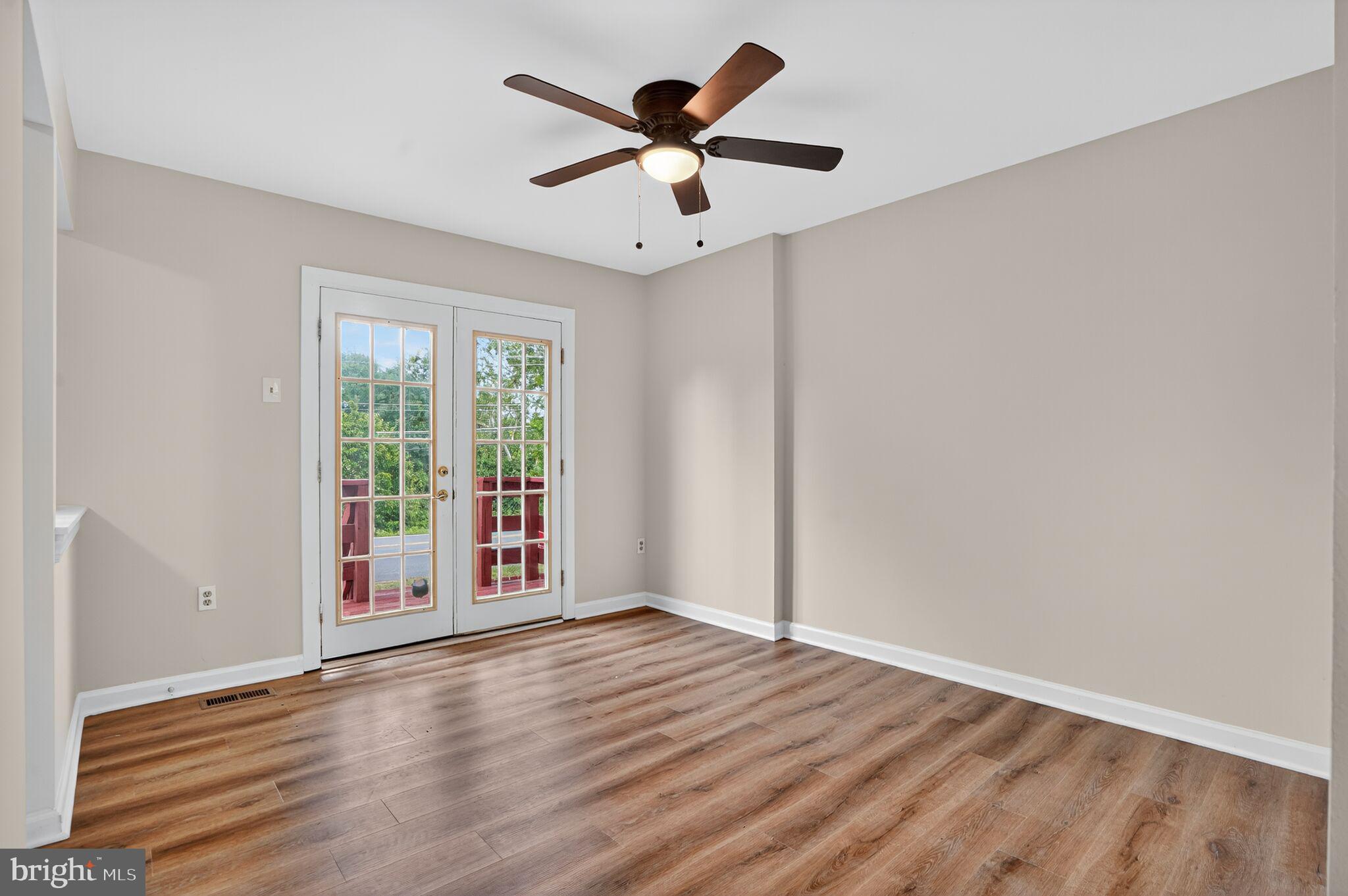 TOWNS ON THE GREENS - Residential