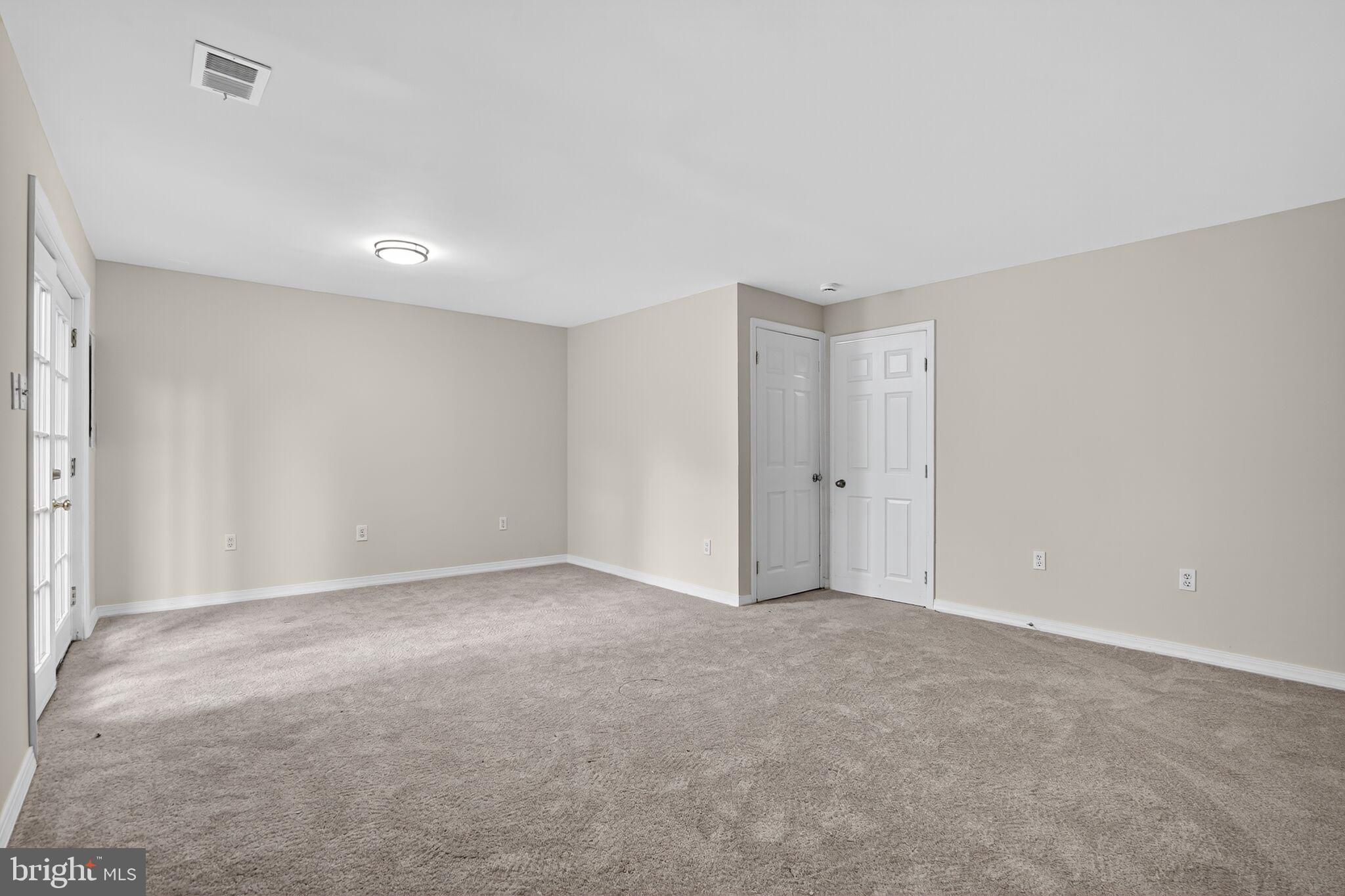 TOWNS ON THE GREENS - Residential