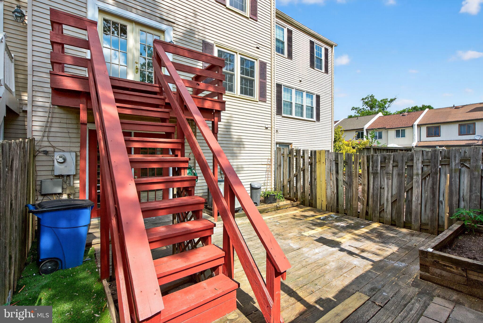 TOWNS ON THE GREENS - Residential