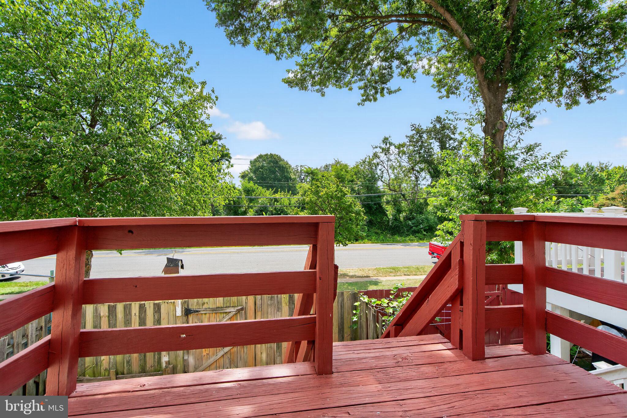 TOWNS ON THE GREENS - Residential